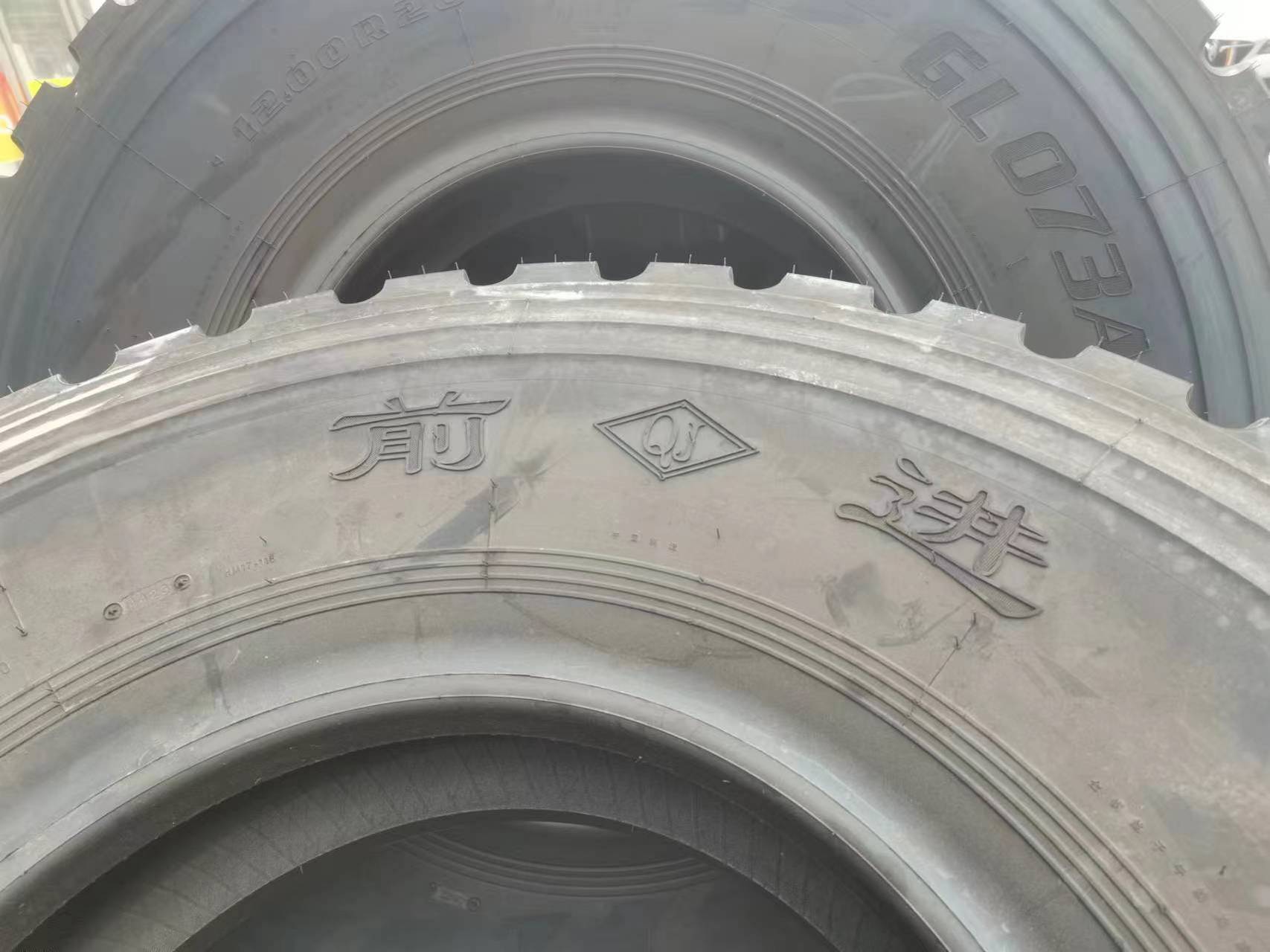 前进12.00r20军用越野胎发货