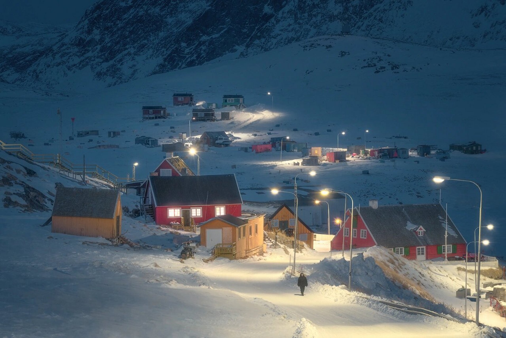 带着这个问题,我在几年前的冬天前往格陵兰岛,拍下了这些冬天的奔极