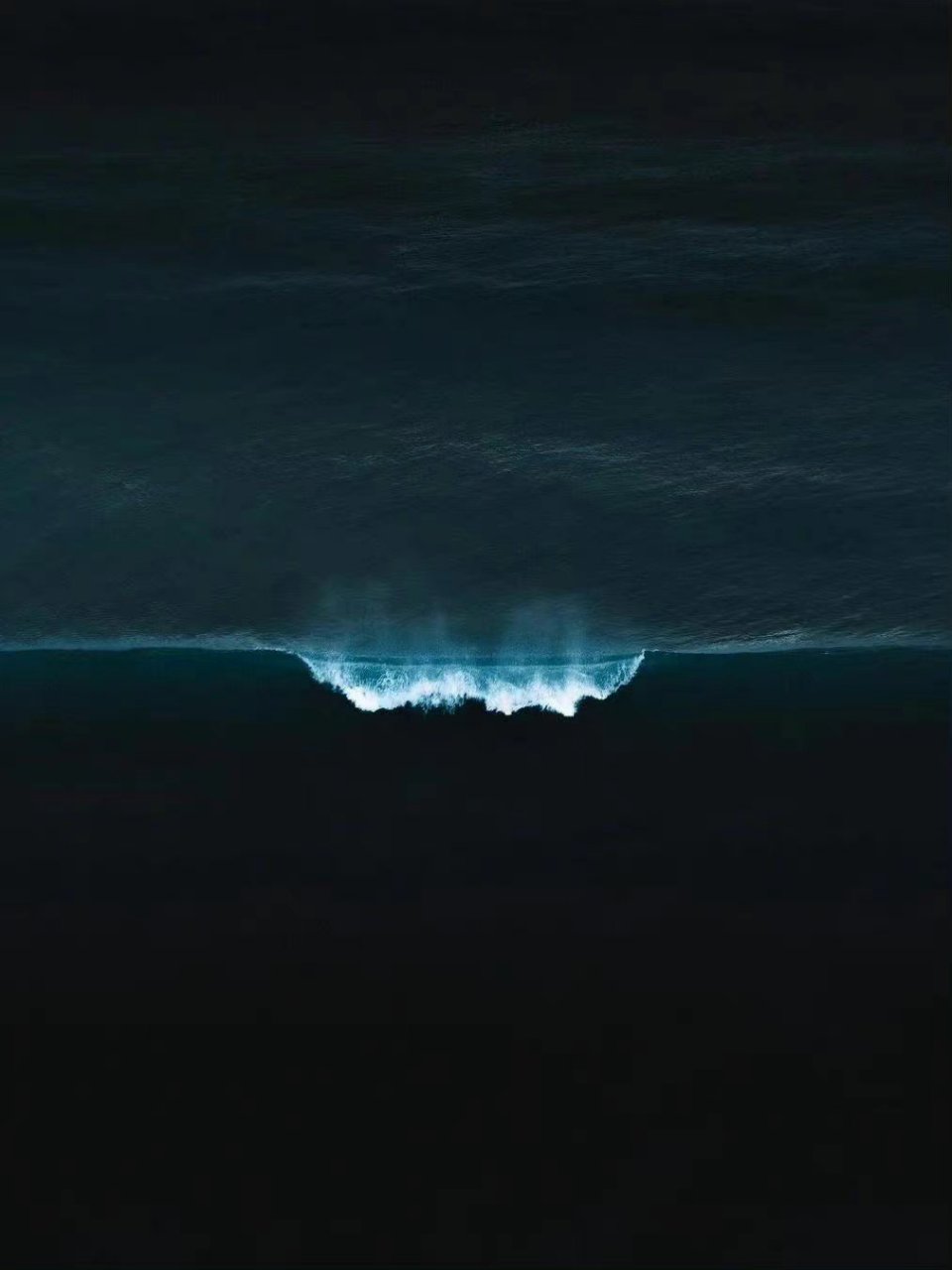 【嘘,听海哭的声音】 图片via.网络#遇见艺术# #艺术公开课