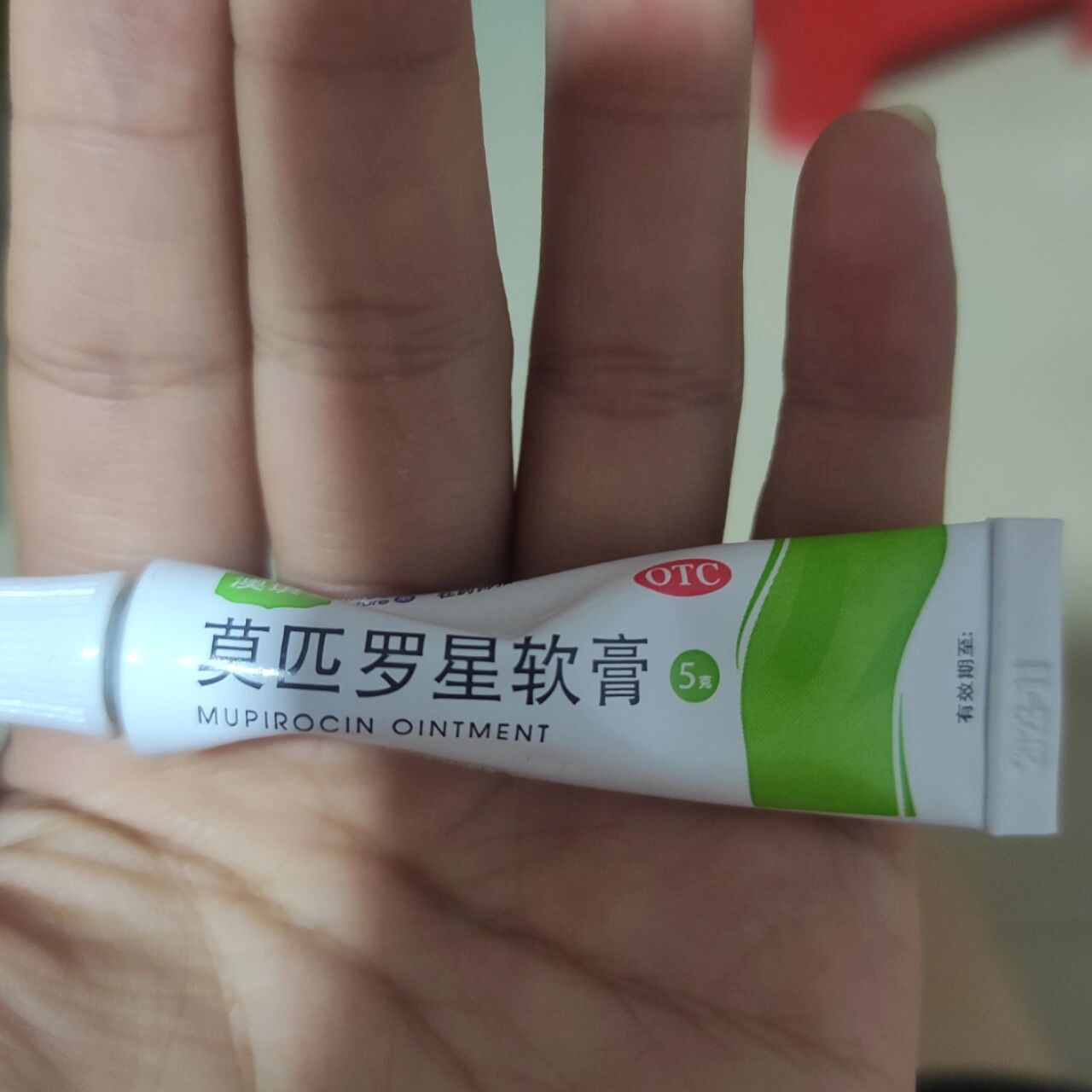 涂了莫匹罗星脸部很痒图片