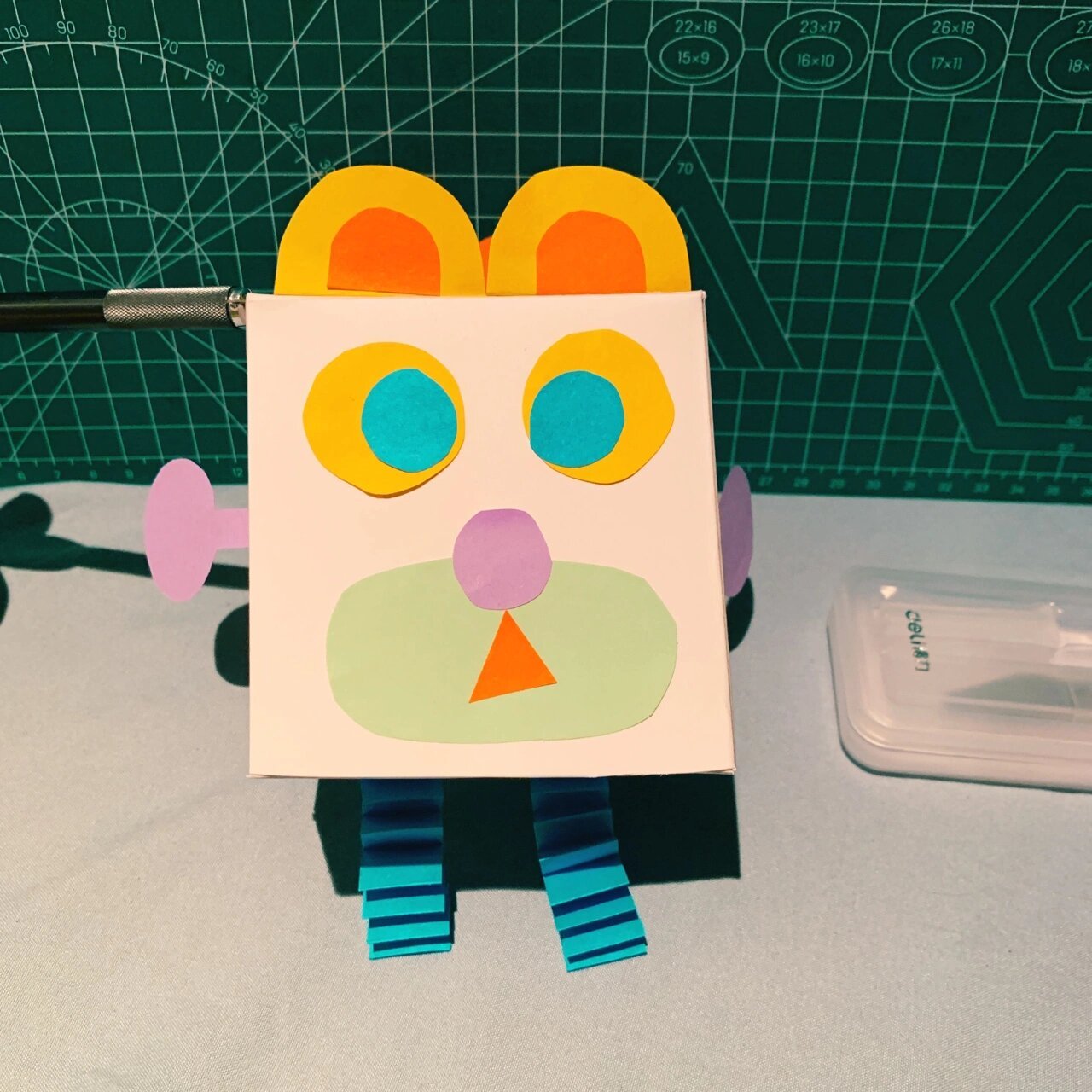 幼儿园纸盒diy 小怪兽 各种形状的彩纸 变变变