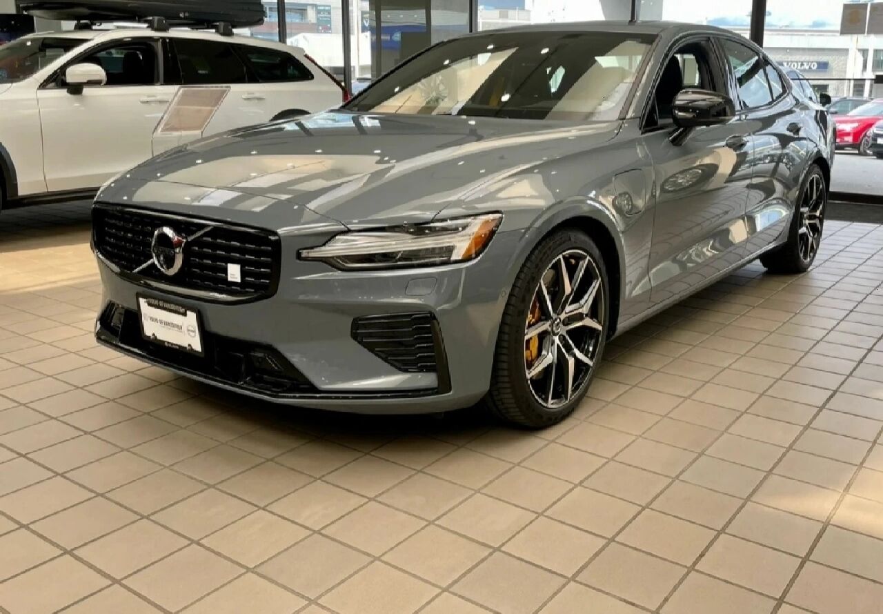 这两个颜色算是沃尔沃s60最佳配色了吧,牛仔蓝比较耐看,闪银灰又很