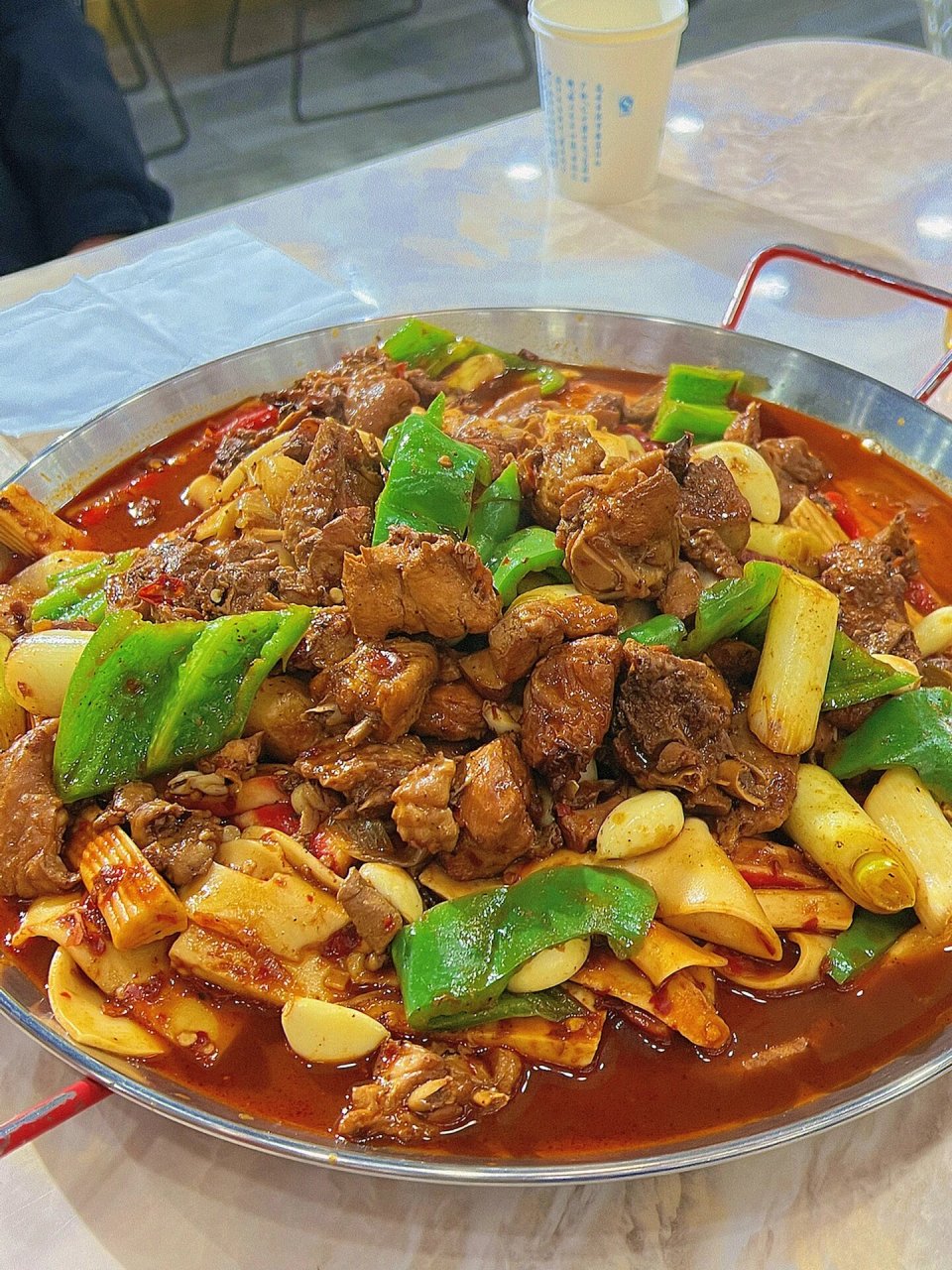 喀什美食 | 大盘鸡米粉配馕 组合起来好吃哭 新疆的大盘鸡,炒米粉和烤