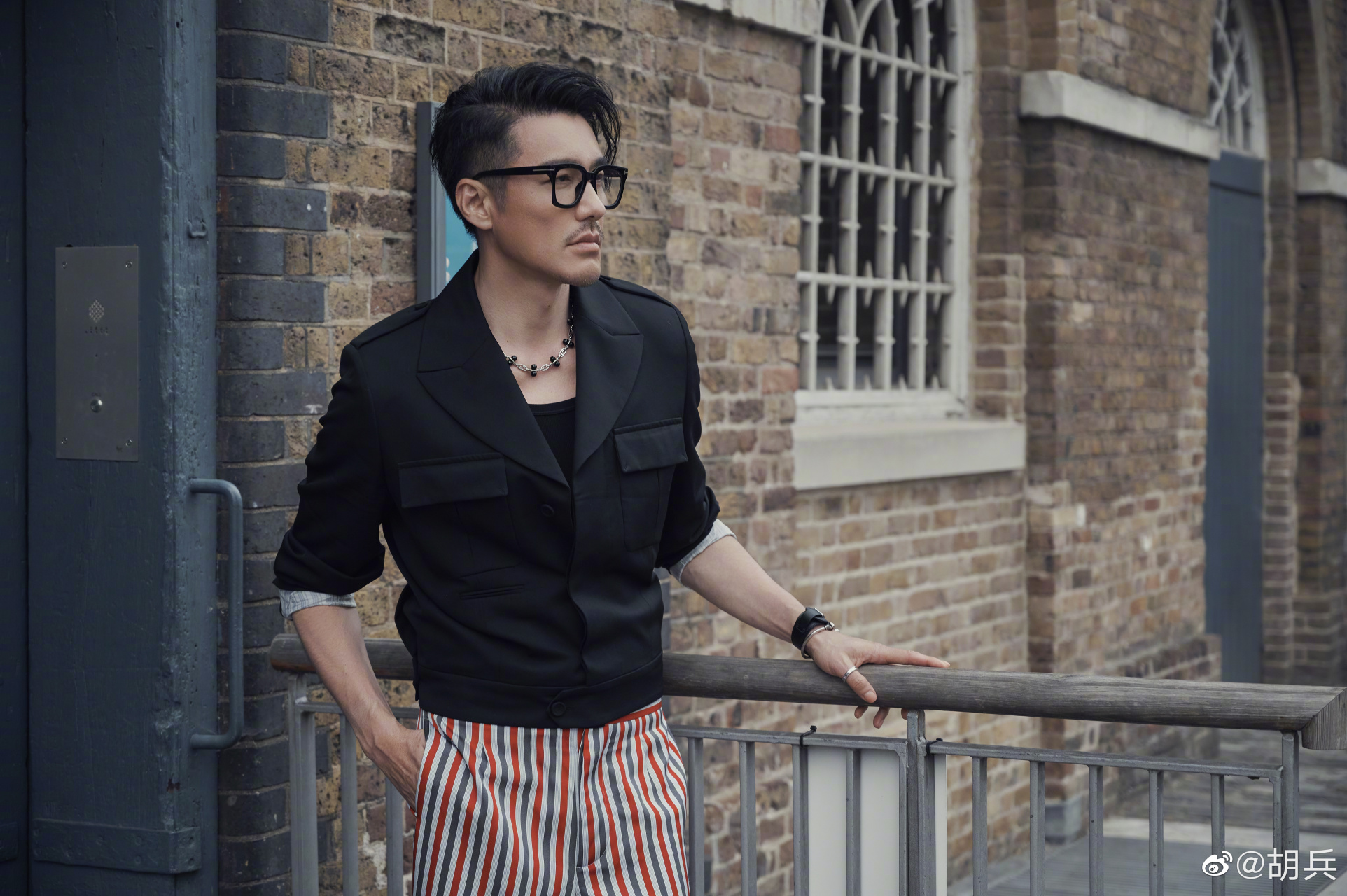 胡兵在伦敦时装周##男装周# 今天小小的孩子日后也会成长为很厉害的