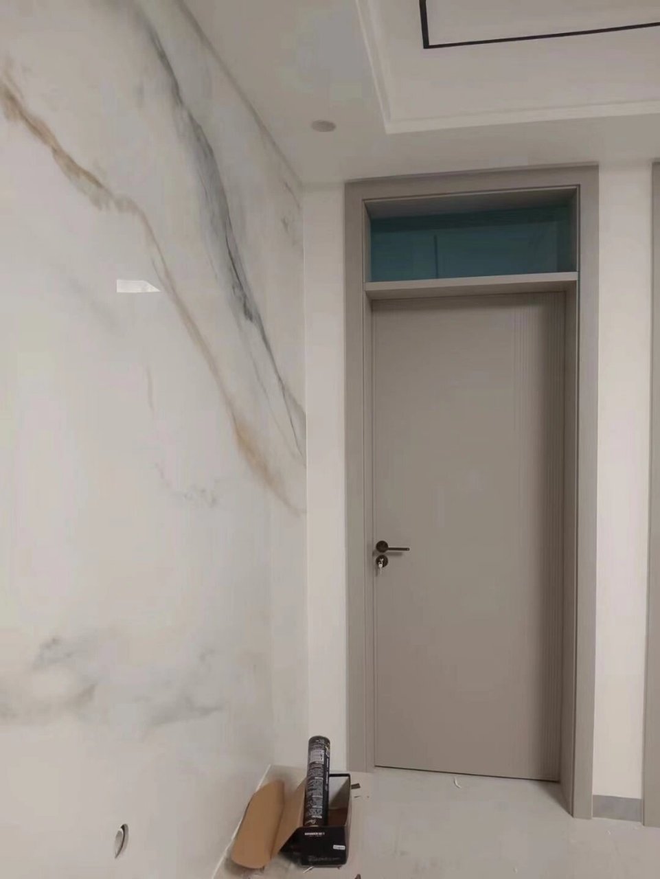 重庆木门 带亮窗的卧室门,安装效果满满