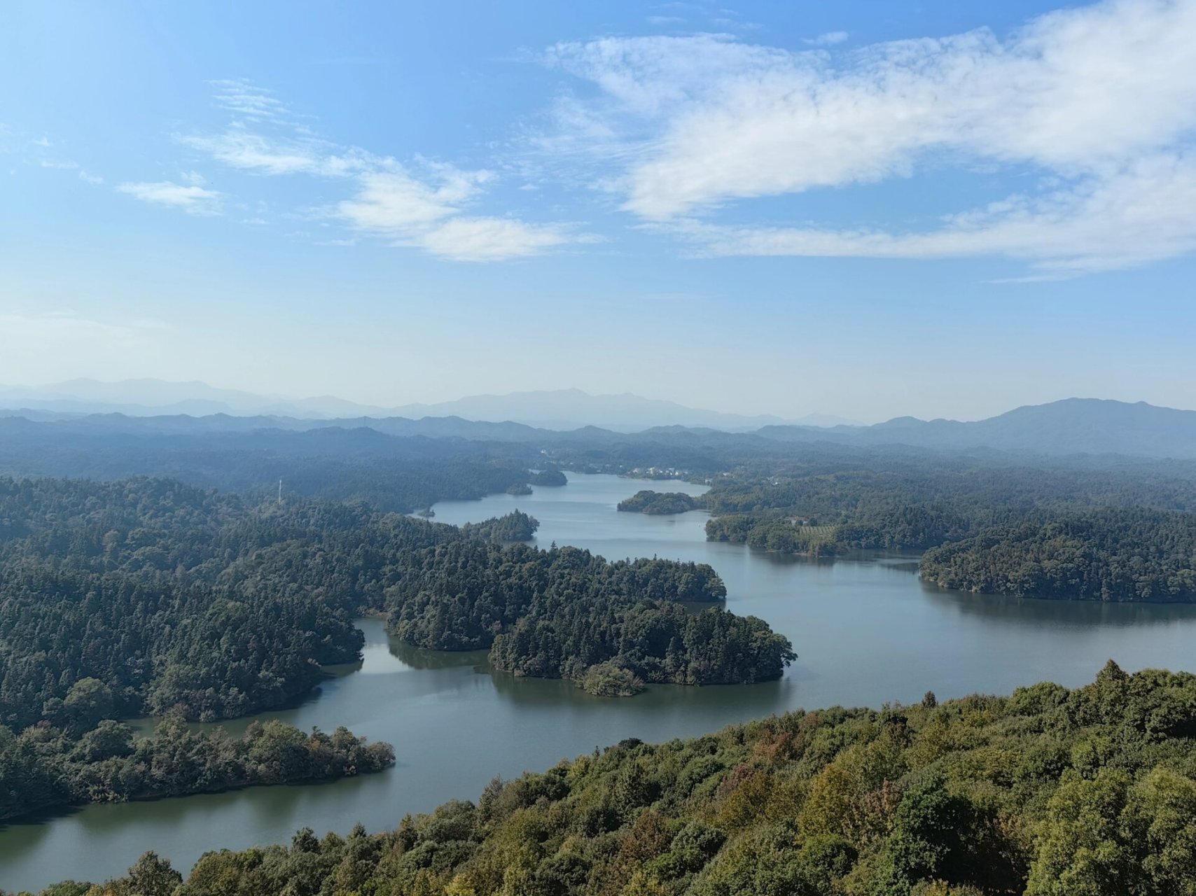 江西·新余—仙女湖风景名胜区 从新余站坐公交直接到仙女湖下车,步行