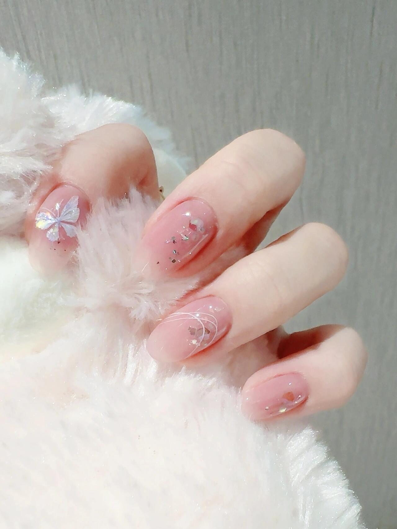 03清冷简约蝴蝶氛围感裸色美甲