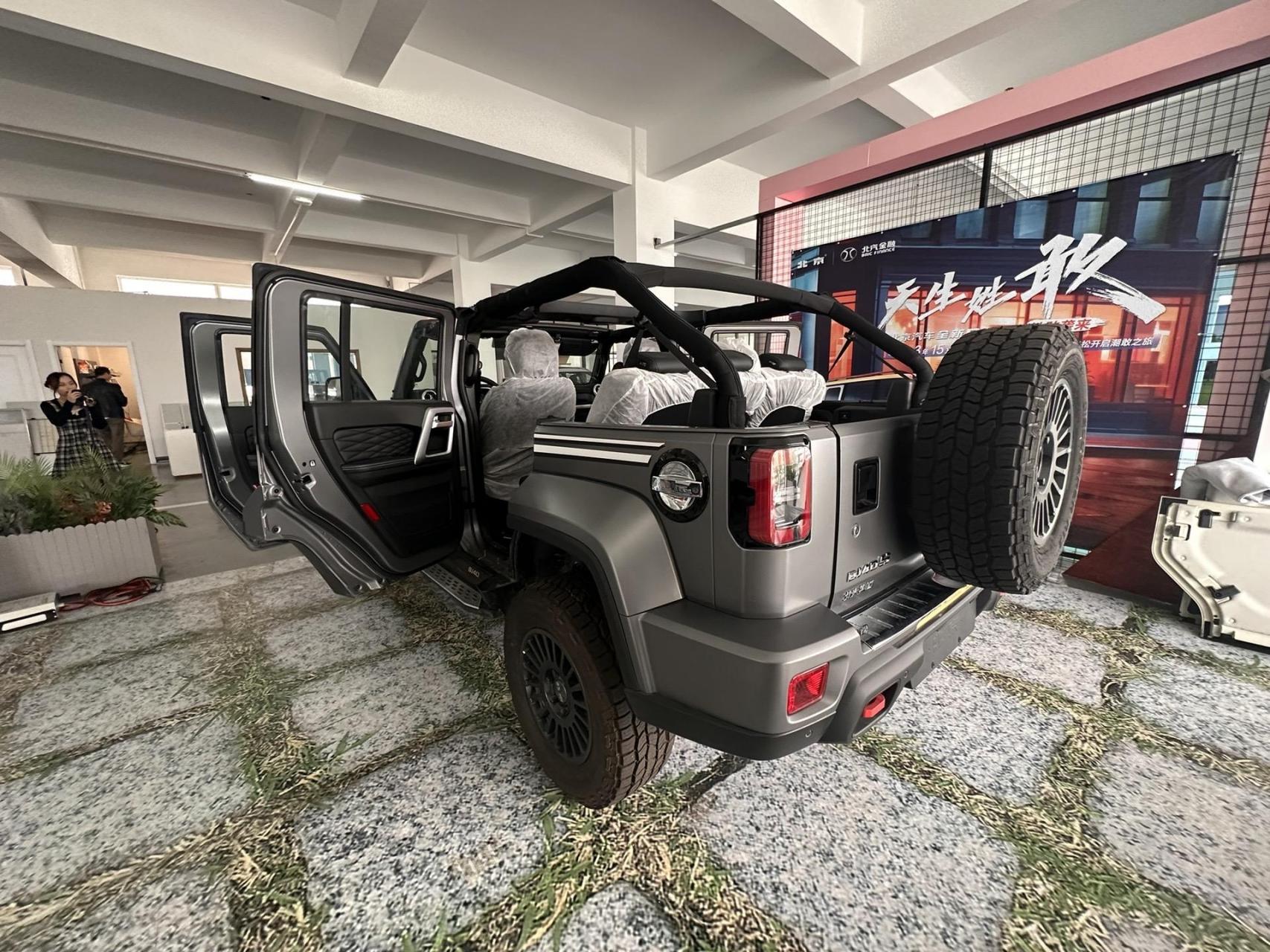 快拆敞篷越野车.bj40刀锋英雄真的超级帅