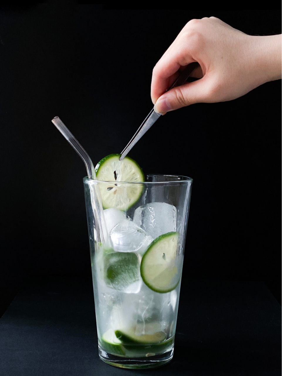 麻烦给我来一杯mojito就好,希望有人能看懂我微醺的眼神!