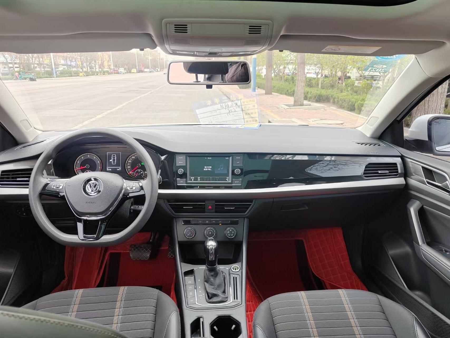 19年两箱大众朗行,自动挡,跑了4万公里,全车原版原漆