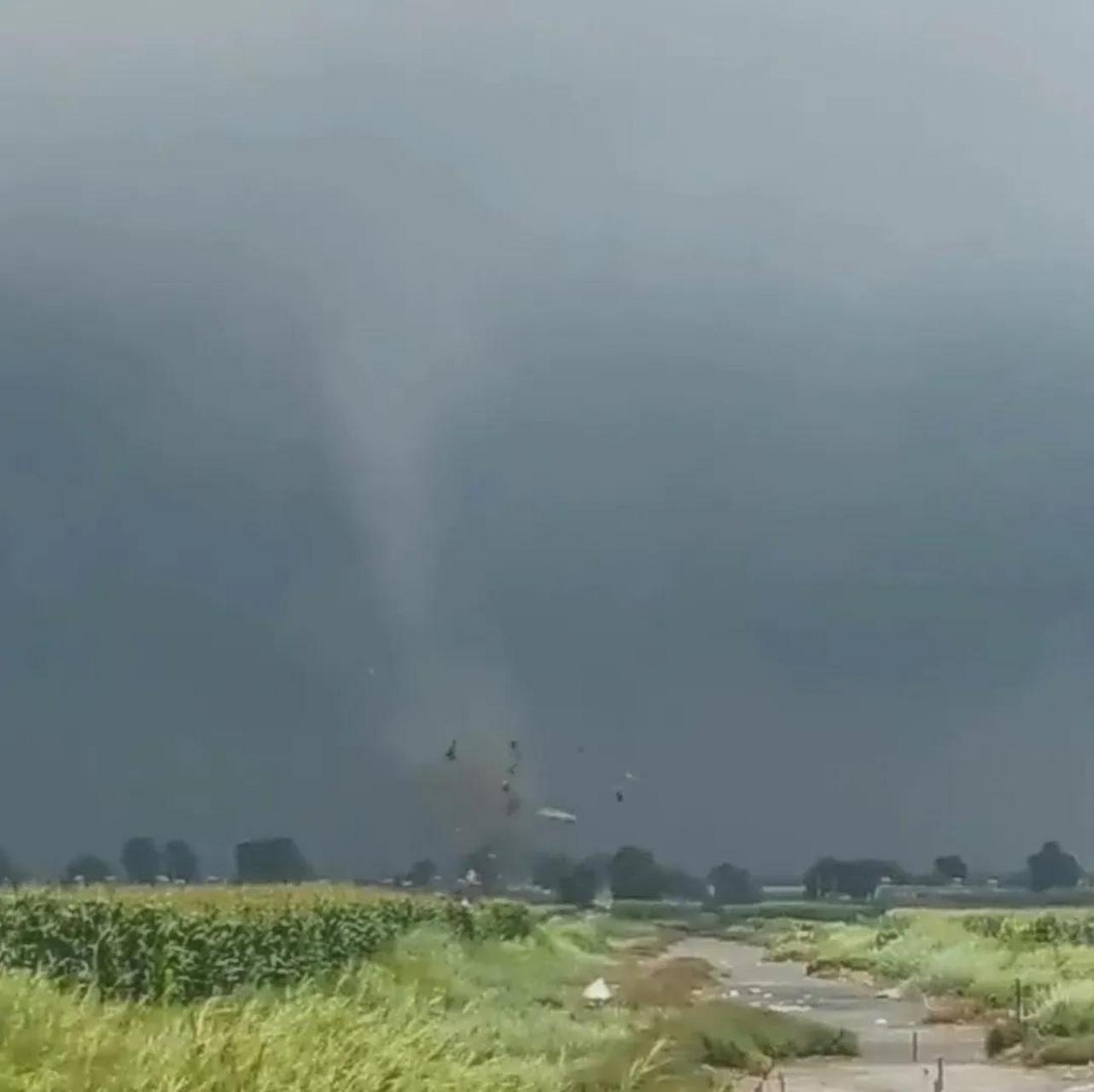 辽宁葫芦岛发生小型龙卷风 暂未接到人员伤亡报告 7月28日下午14时