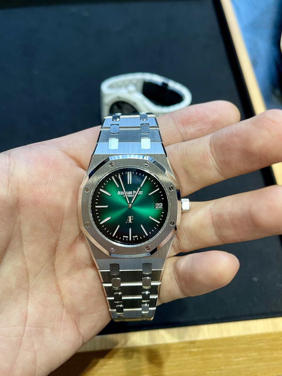 今年爱彼震撼发布了2021新款.