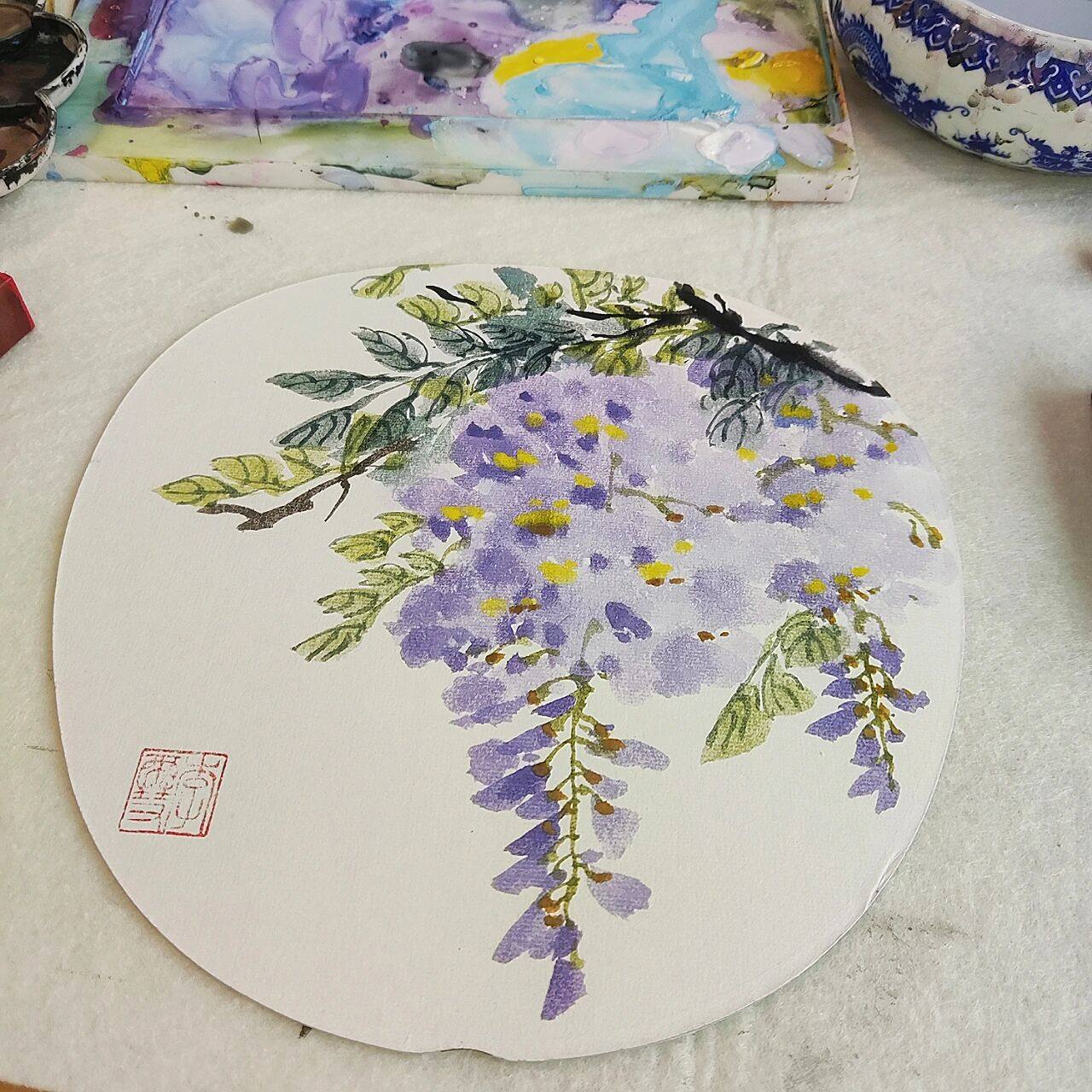 国画练习打卡20丨团扇扇面紫藤金鱼写意花鸟 画扇子 摸摸鱼好快乐 就