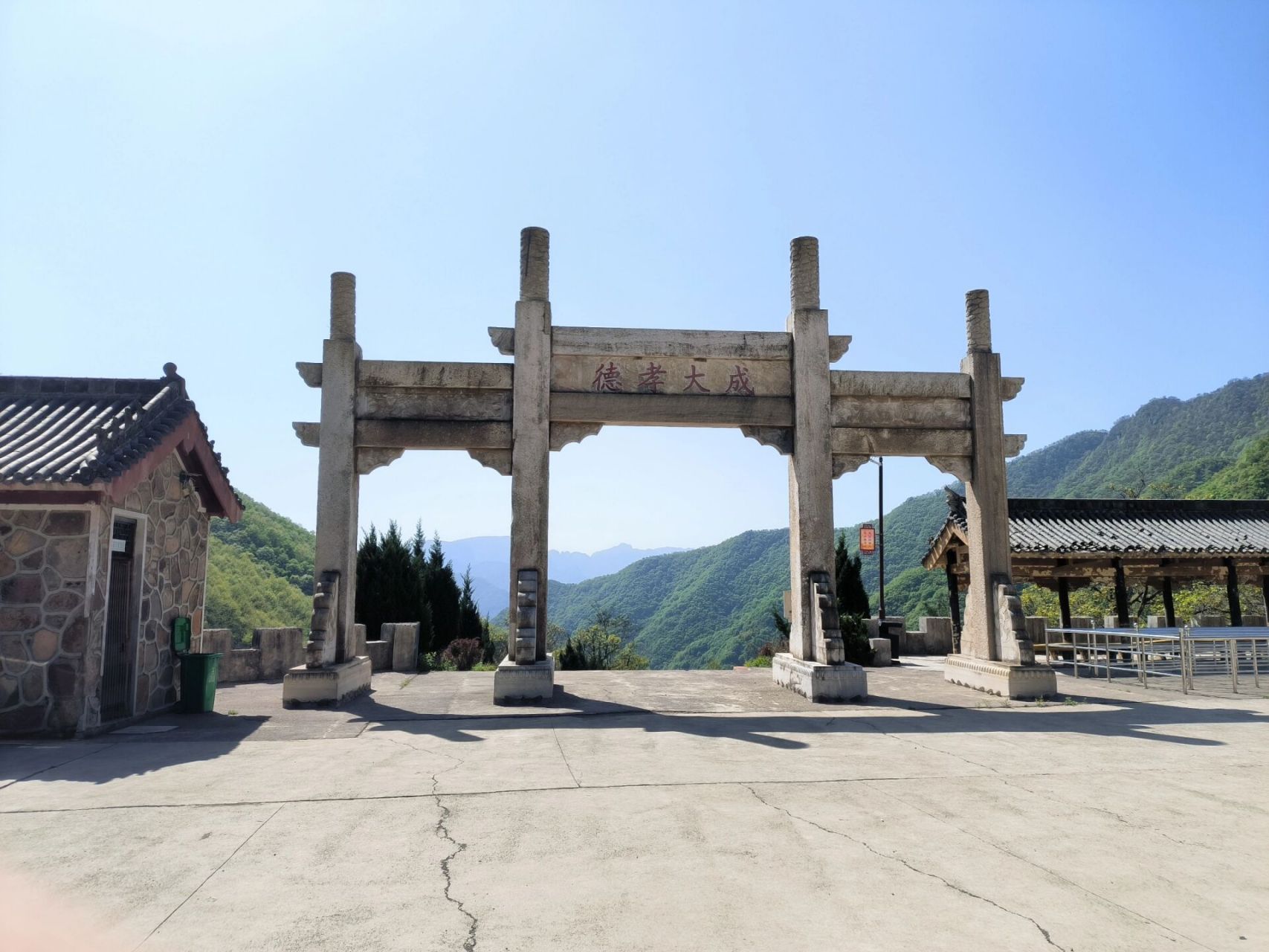 历山舜王坪 附上一贴:27号早上出发去的,提前打电话了说是26就开门了