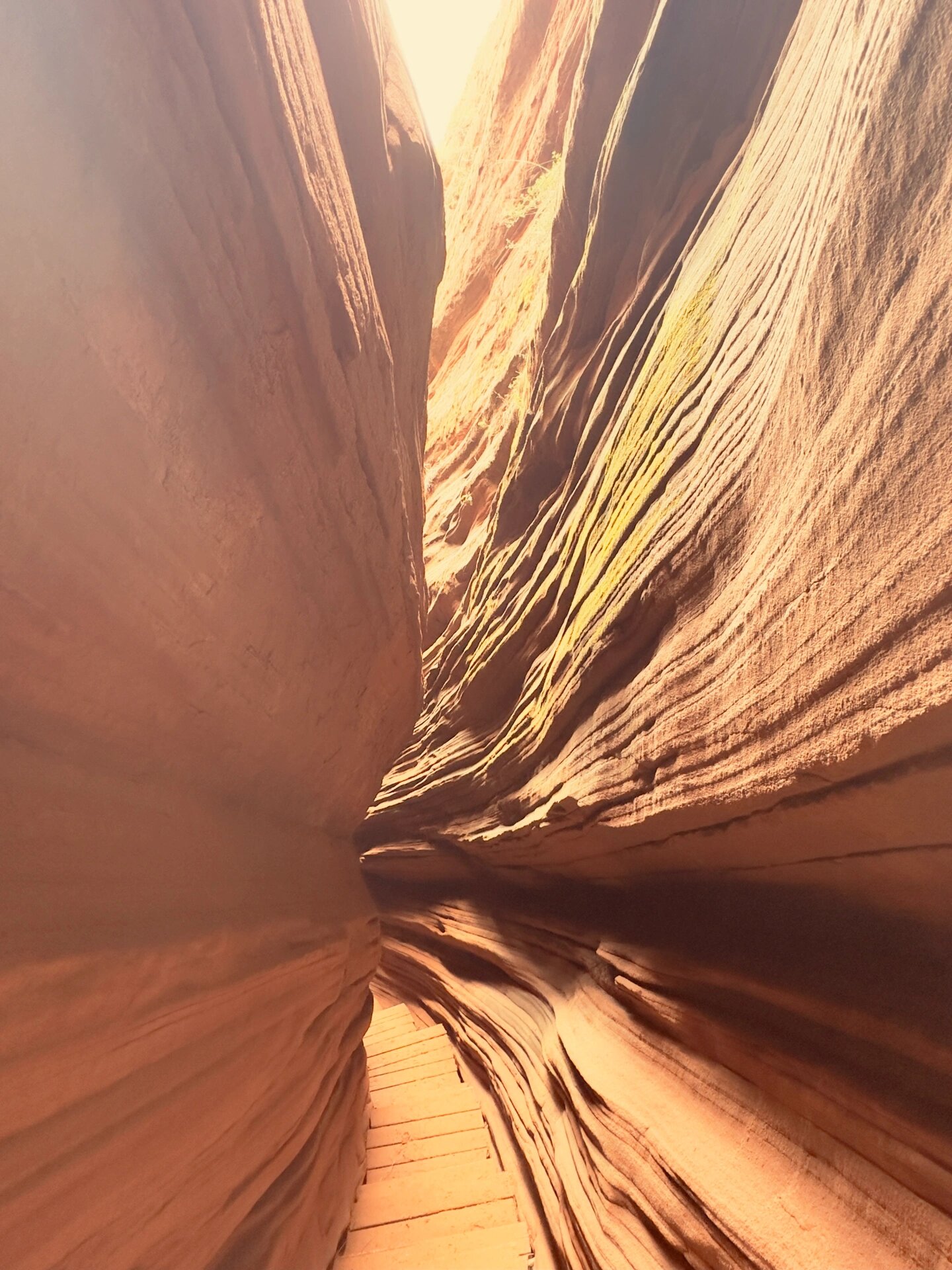 靖边波浪谷之一线天地心丹霞美景 美轮美奂,无可比拟的丹霞地貌:地心