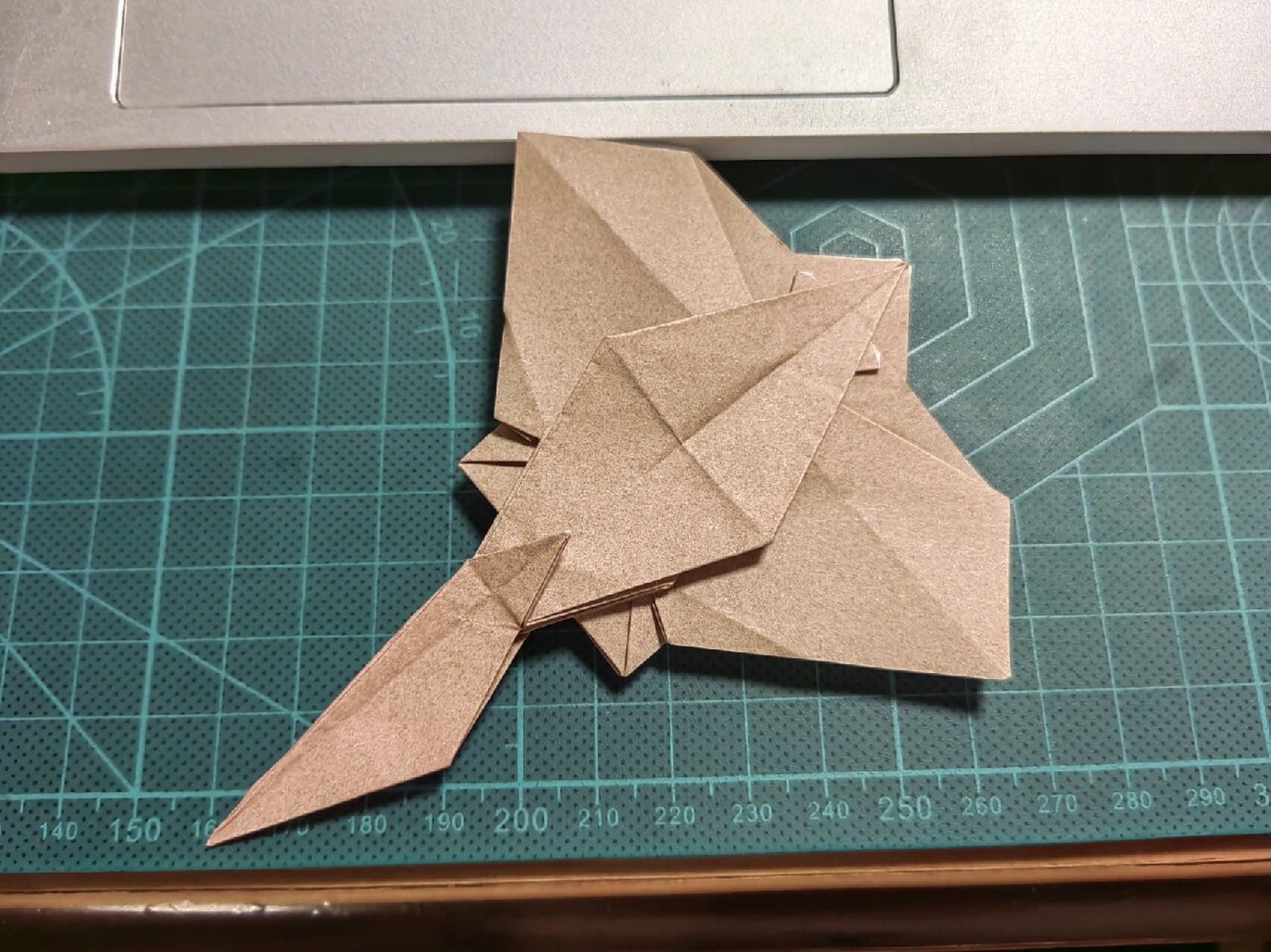 折纸鳐鱼 设计:胜田恭平 折拍:我 用纸:15cm西口纸 放松身心胜田恭平