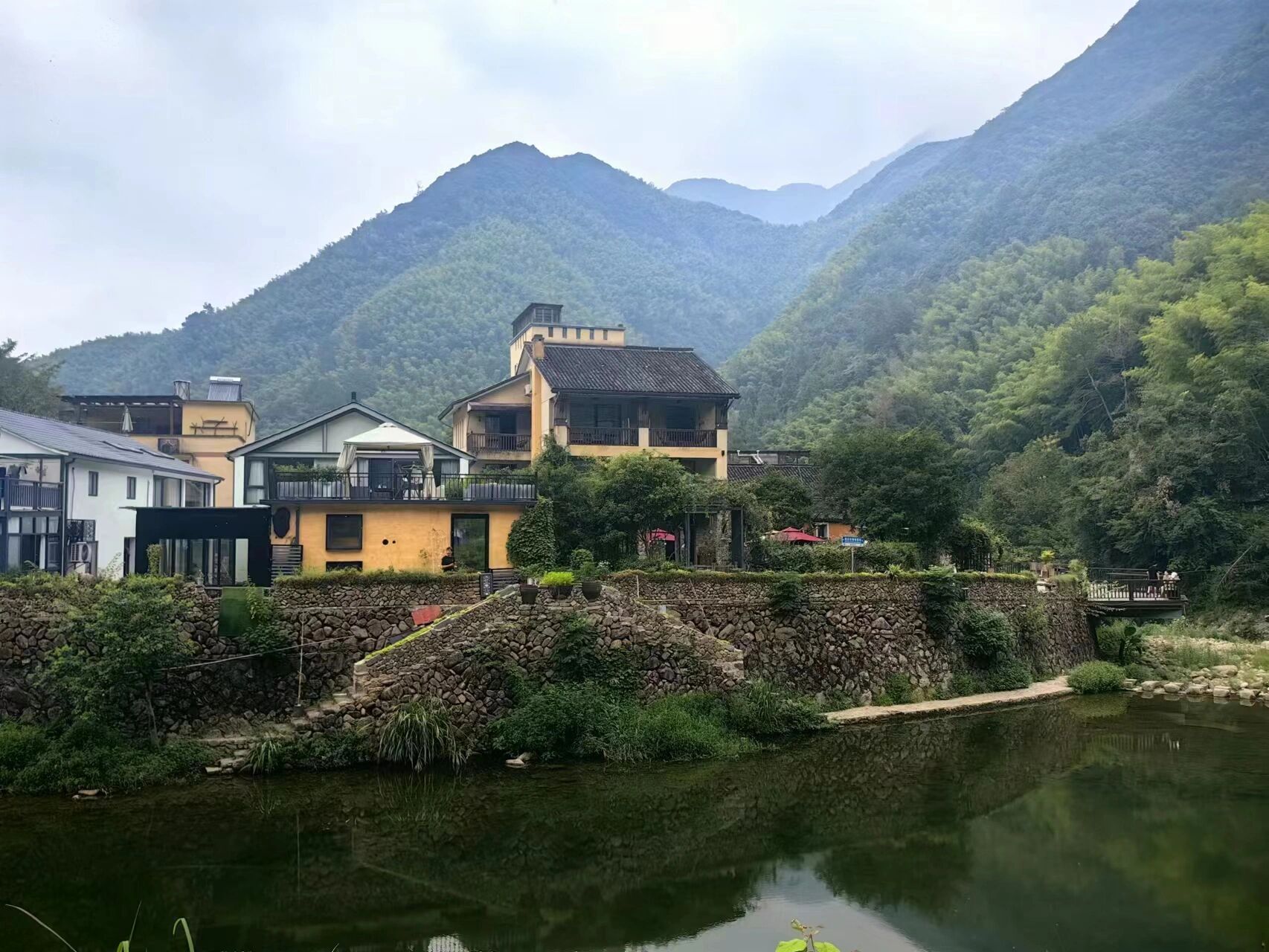 桐庐古村落-石舍村 在山脚下的古村落石舍村,离桐庐开车四十几分钟.