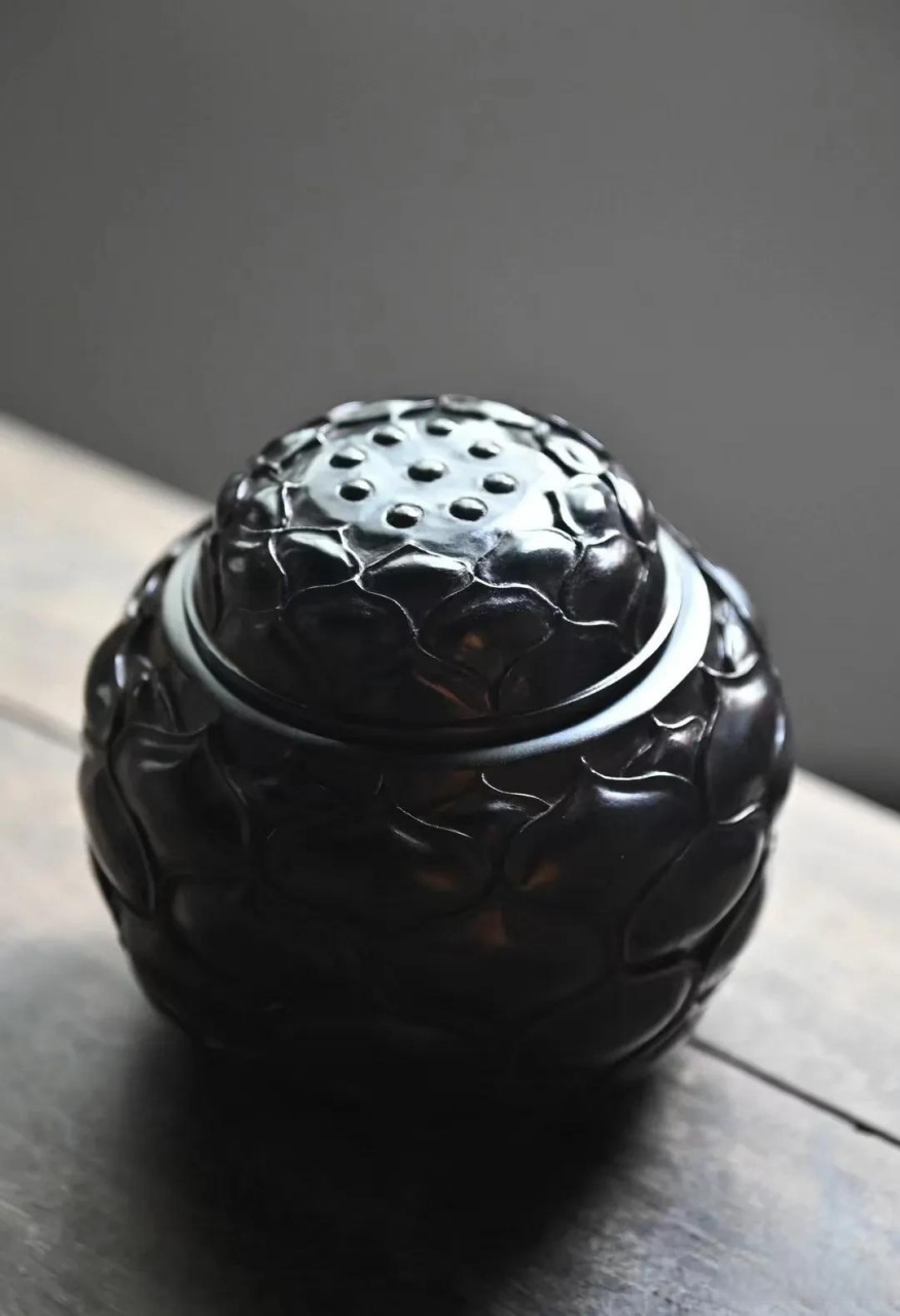 小叶紫檀莲花围棋罐