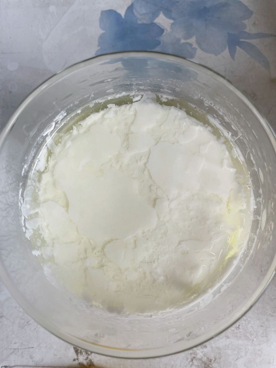 酸奶变质了😱 为什么酸奶会长成这样,是杂菌污染了吗?