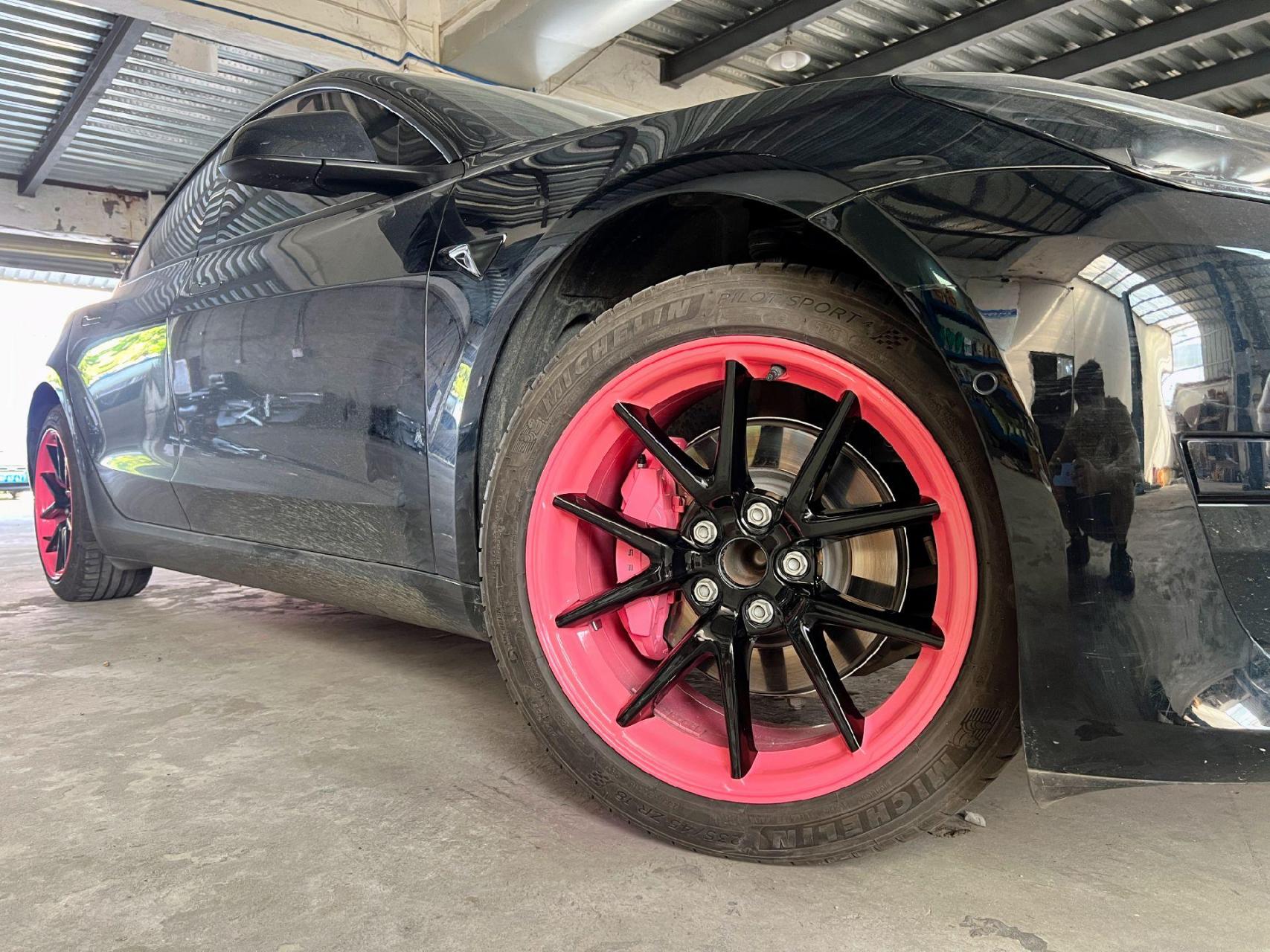 特斯拉双拼色轮毂 卡钳改色.