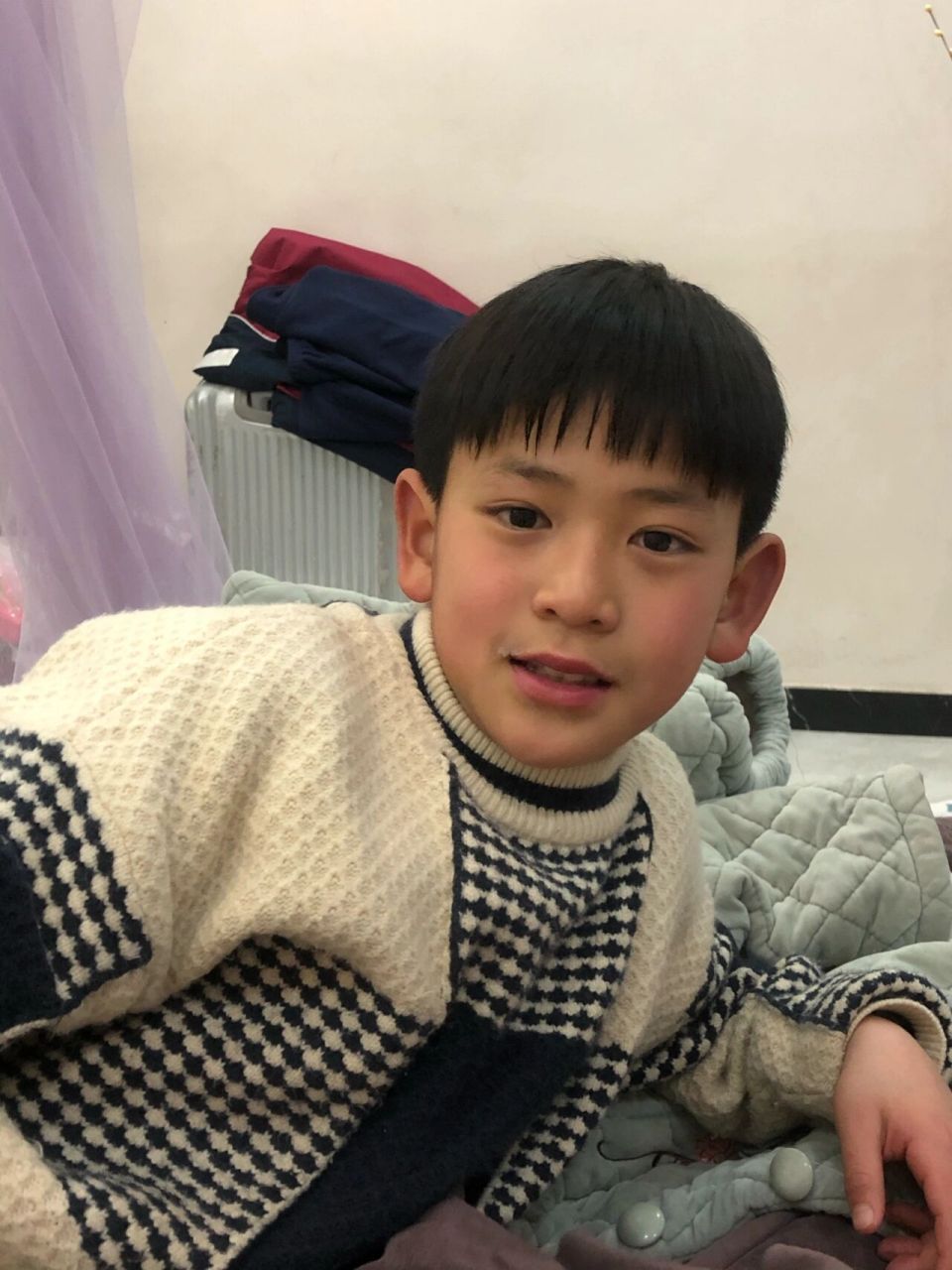 11岁男孩五官不就这样吗?