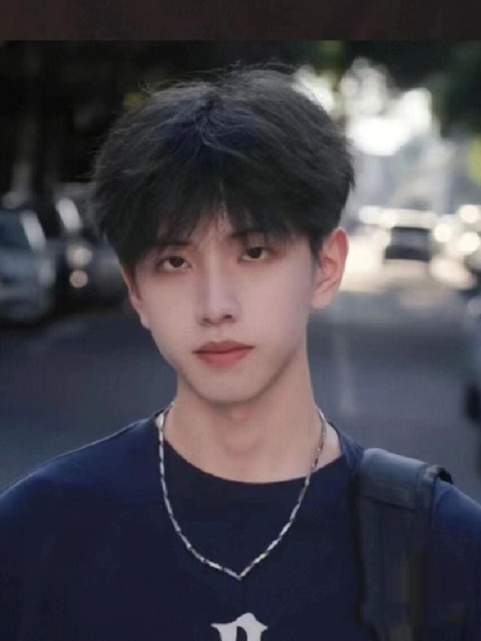 女生碎盖 我要的和tony给的(第二张图没有烫也没有用夹板夹哦) 刚剪完