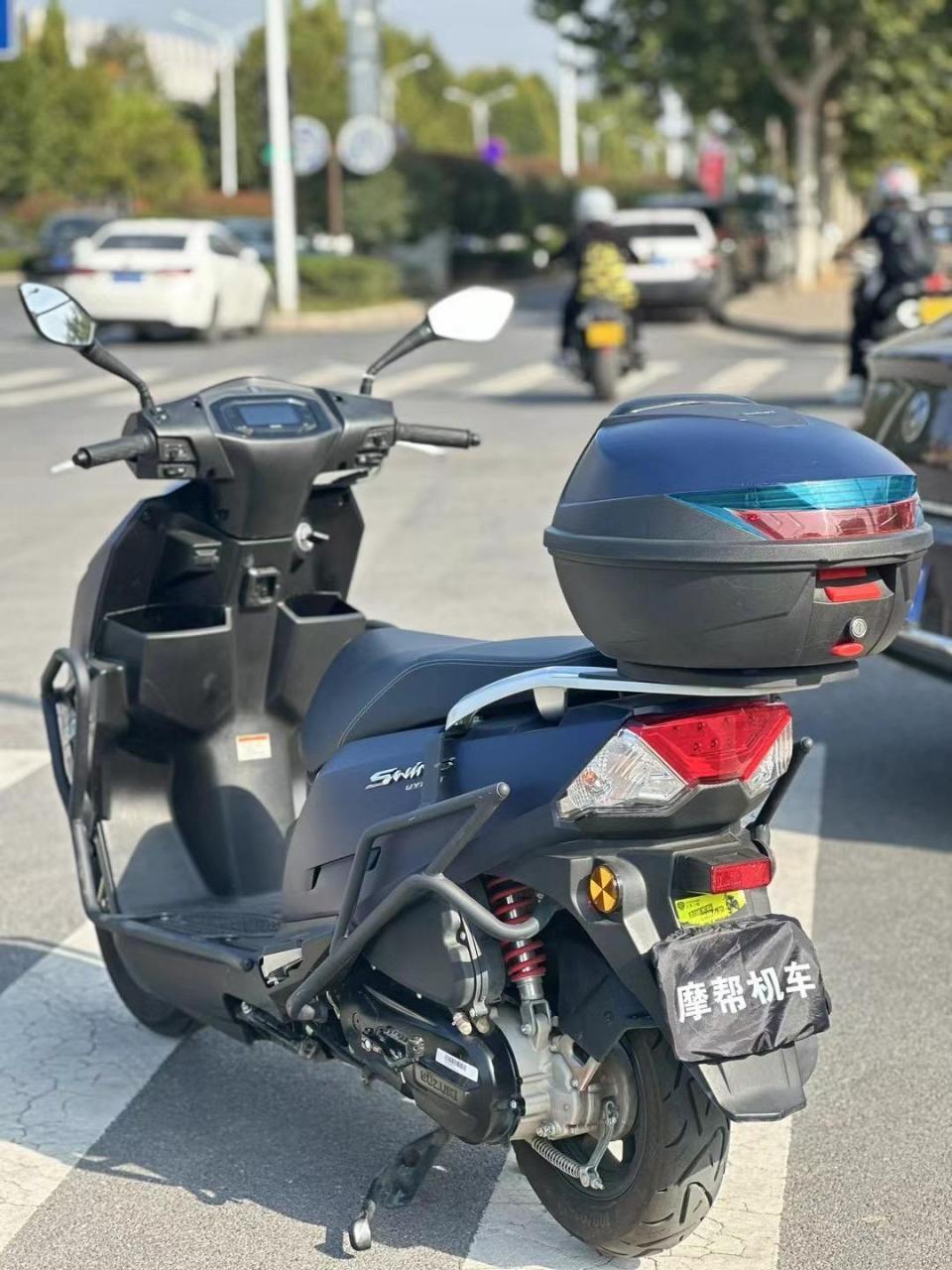 22年铃木uy125星空蓝