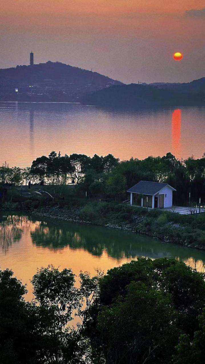 湖南省岳阳市南湖赊月公园美景