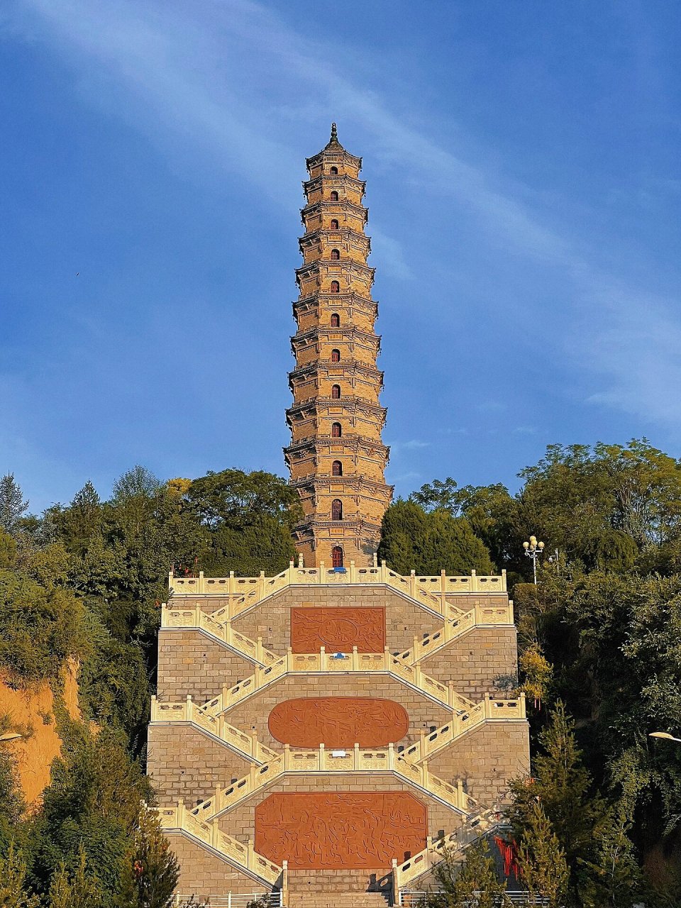 榆社文峰塔,仅仅就值得一个市保吗? 文峰塔,位于榆社县巽山之上.