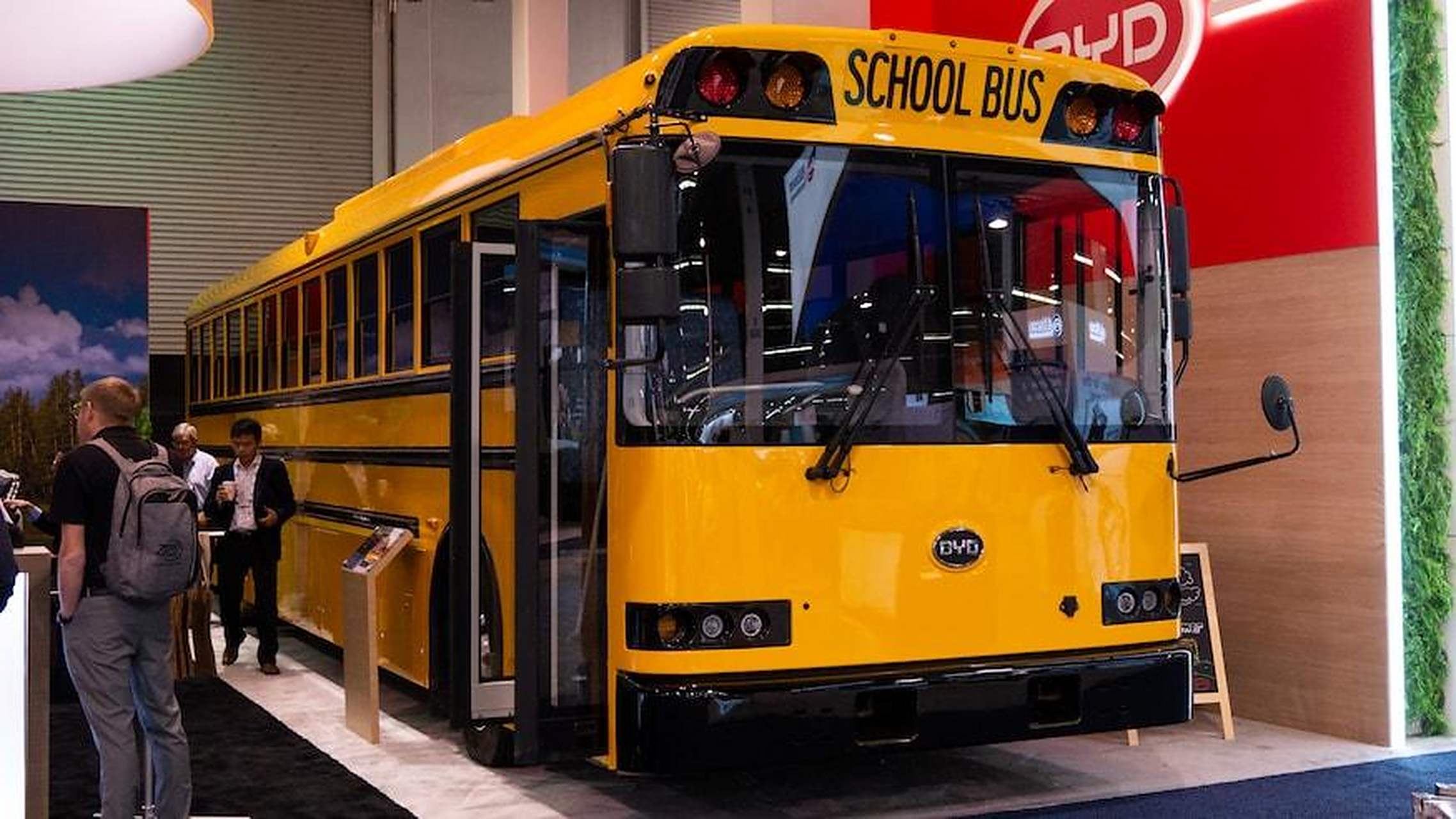 比亚迪美国type-d电动校车巴士,用的还是轮毂电机 校车车长最长达到