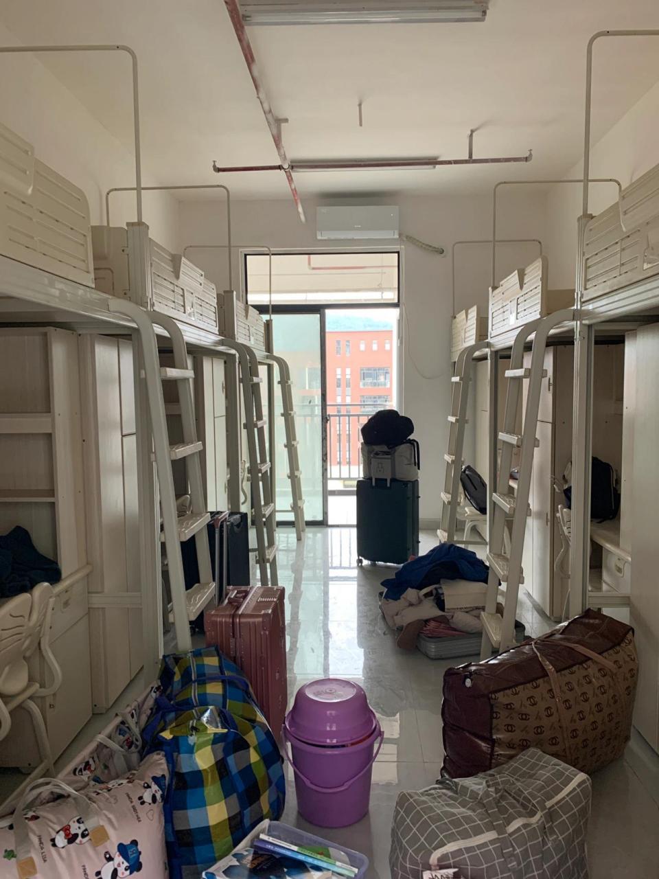 宜春职业技术学院 宿舍真的很不错 六人间 上床下桌 空调热水器饮水机