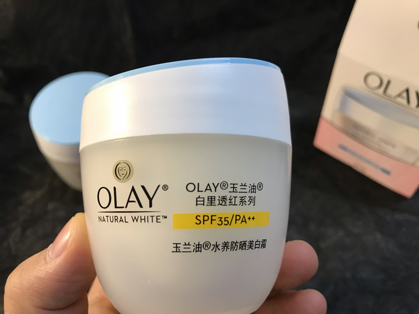 olay玉兰油面霜 润肤霜 白里透红系列 这是我大学时候比较喜欢用的