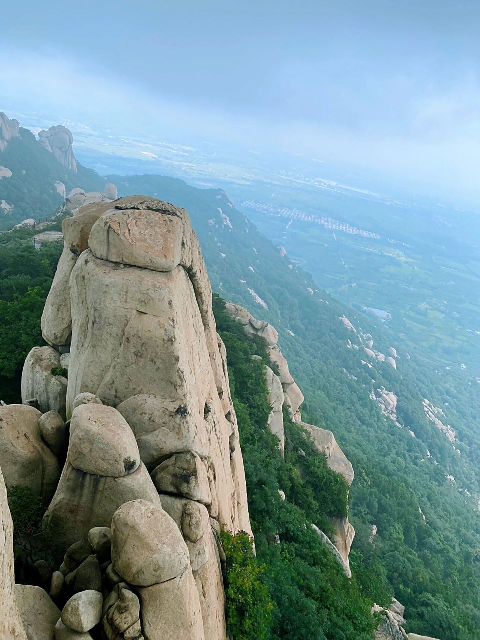 邹城峄山风景区 从济宁出发,也就是一个小时的车程,去的时候正好赶到