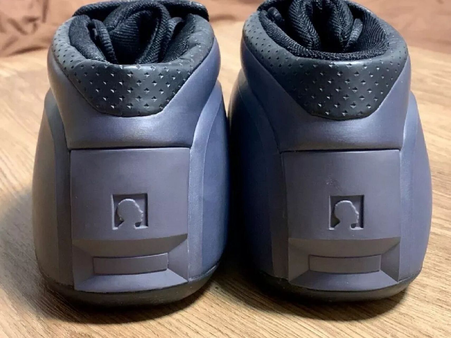 作为科比在阿迪icon时期的绝唱,the kobe two绝对是一个跨越时代的