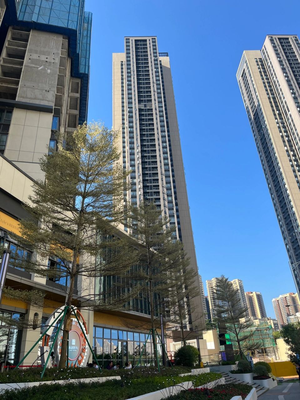 南山悦时光花园,一个鸡贼的开发商 项目位于龙岗区宝龙街道,70年产权