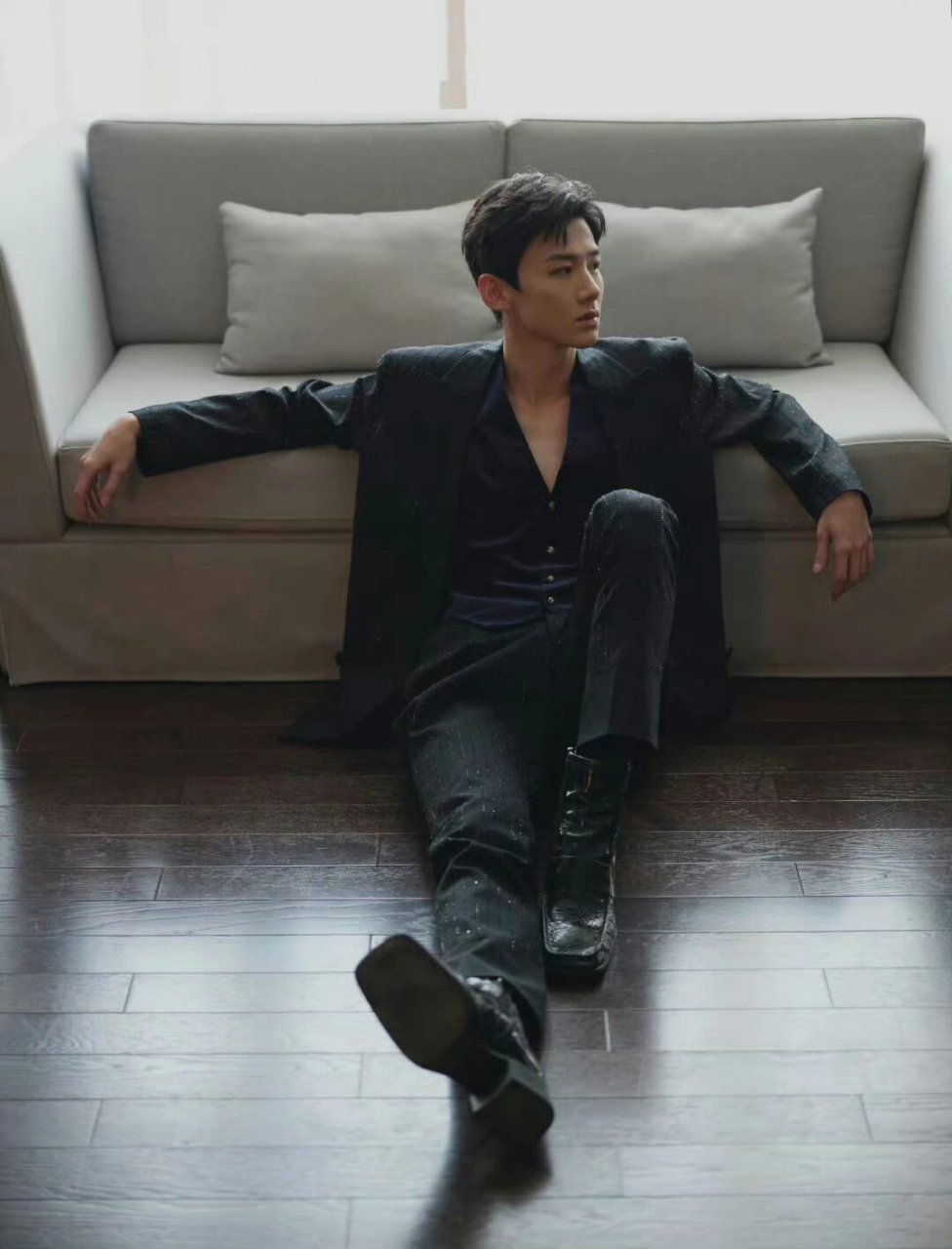 明星系列——白敬亭(2) 那些隐藏在光明下的不为人知的,到了黑暗的