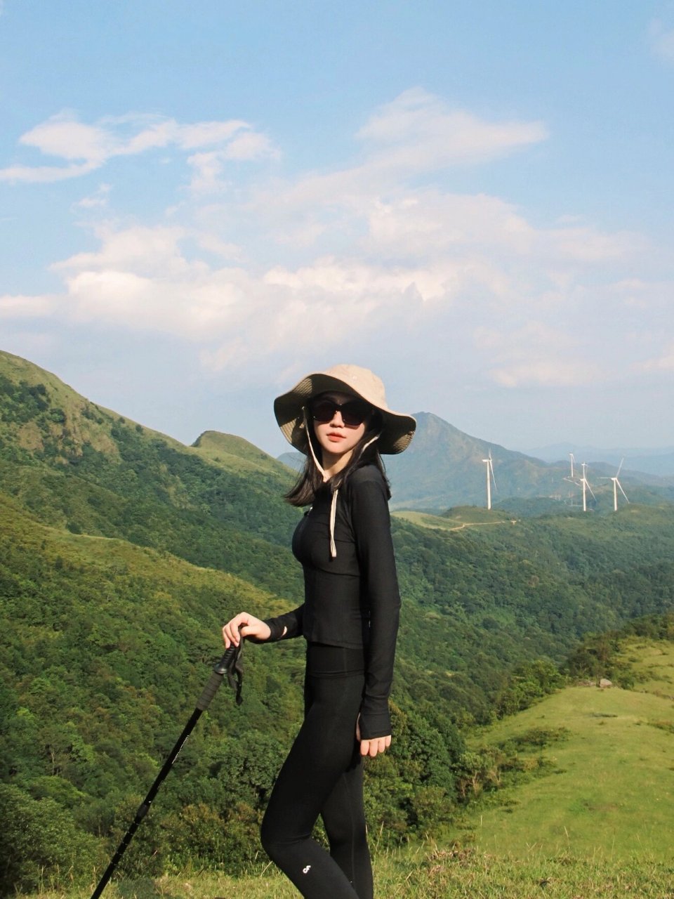 看看信宜天马山7215 和朋友们说走就走的爬山～ 很累!