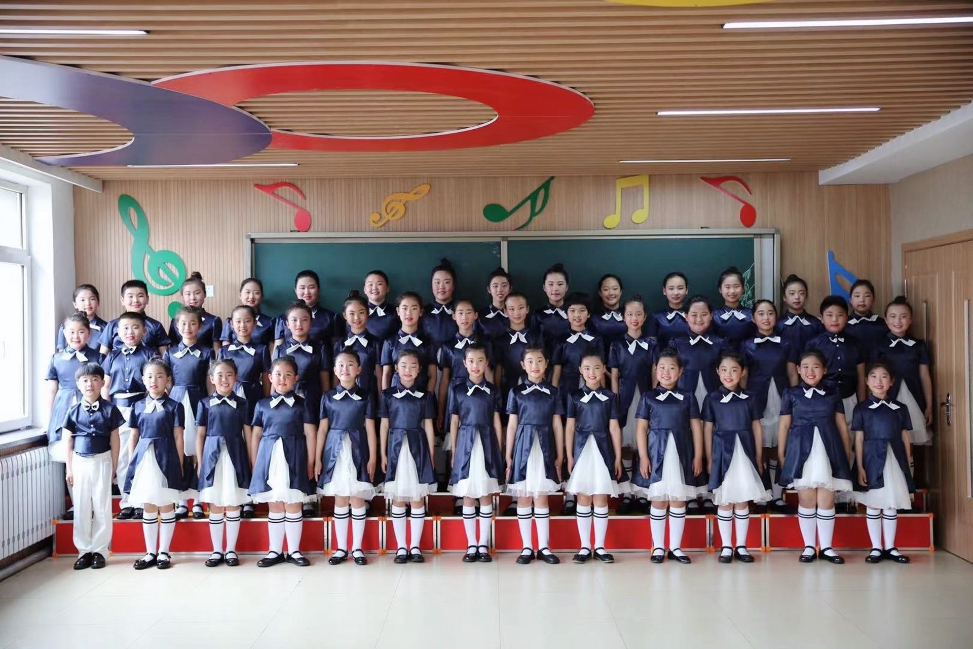 小学生团体合唱服闪亮登场#演出服定制款 小学生团体合唱服闪亮登场