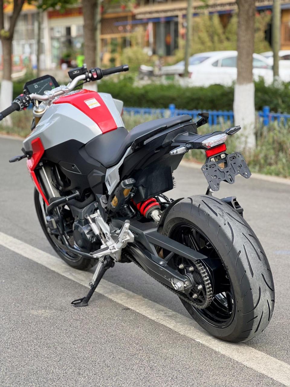 【新到车型】:宝马 f900r 运动版 【新车落地】:130000元 【上牌时间