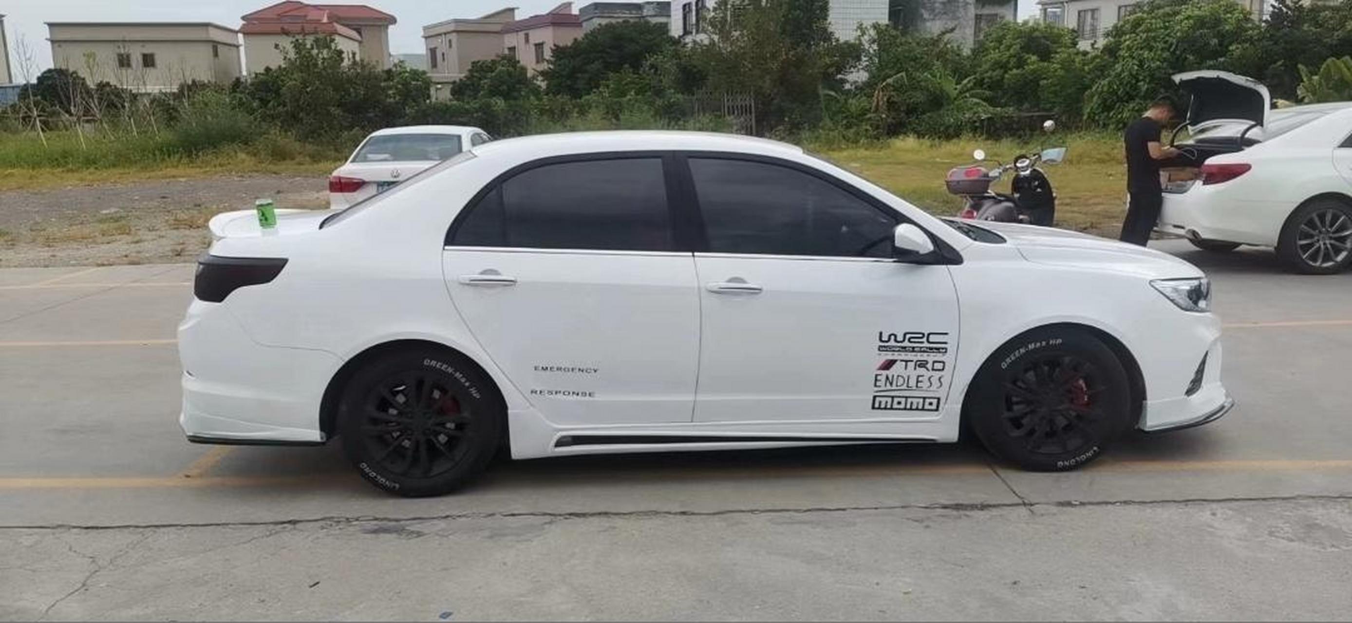 20款吉利远景专用小包围套件.