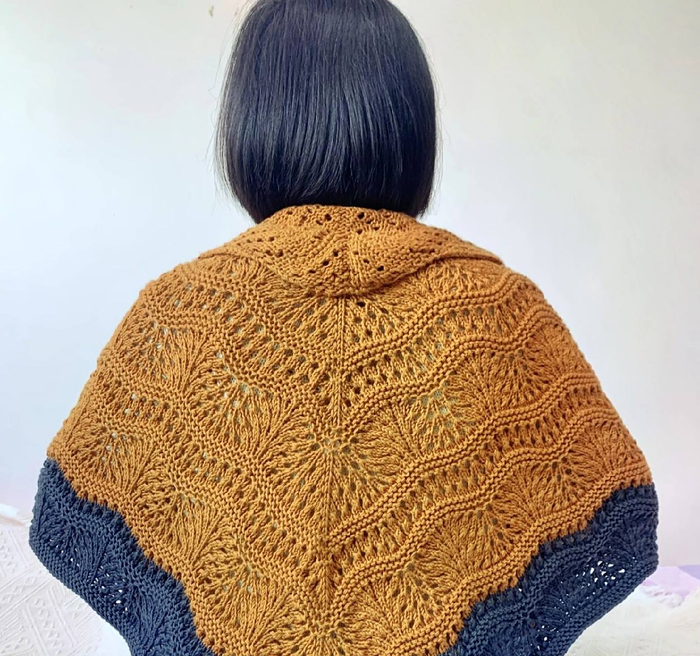 棒针编织～三角披肩 视频教程来自 ,非常详细,针号比较大,所以少织了