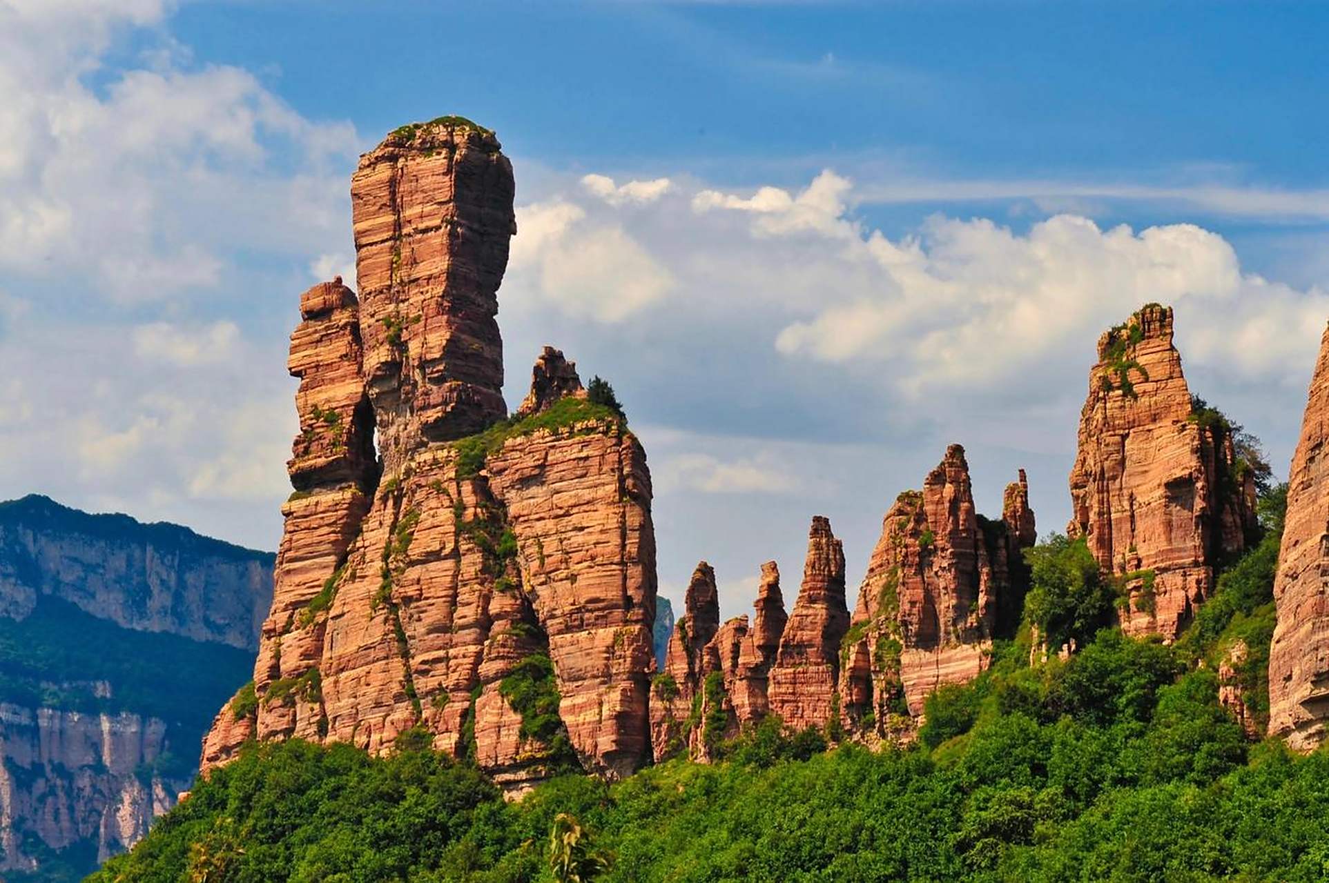 5月19日,"5·19中国旅游日"河北省主会场活动在石家庄赞皇县嶂石岩