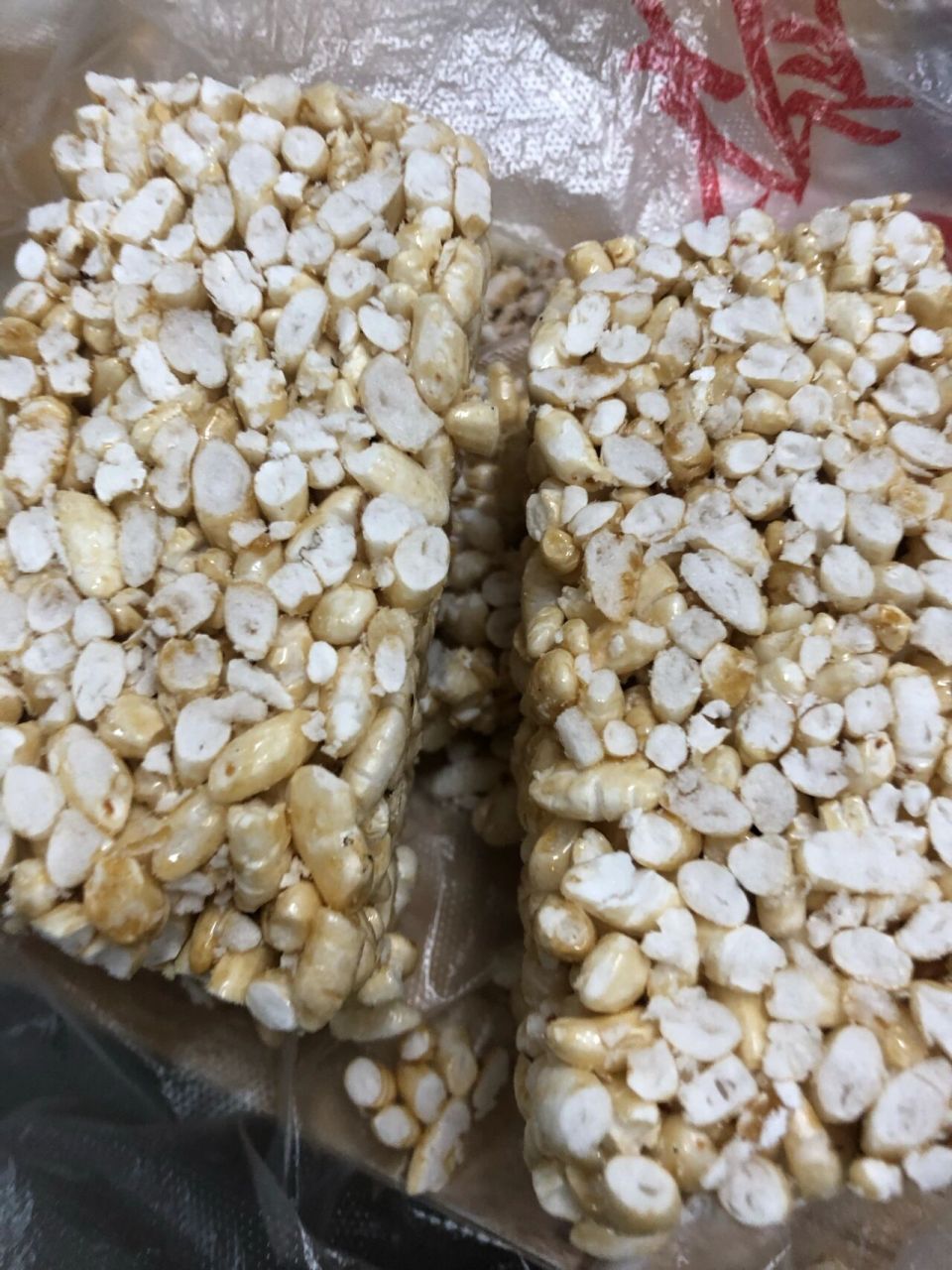 江米块  快过年了巷子里的老大爷炸米块来了 江米块 一到冬天 家家户