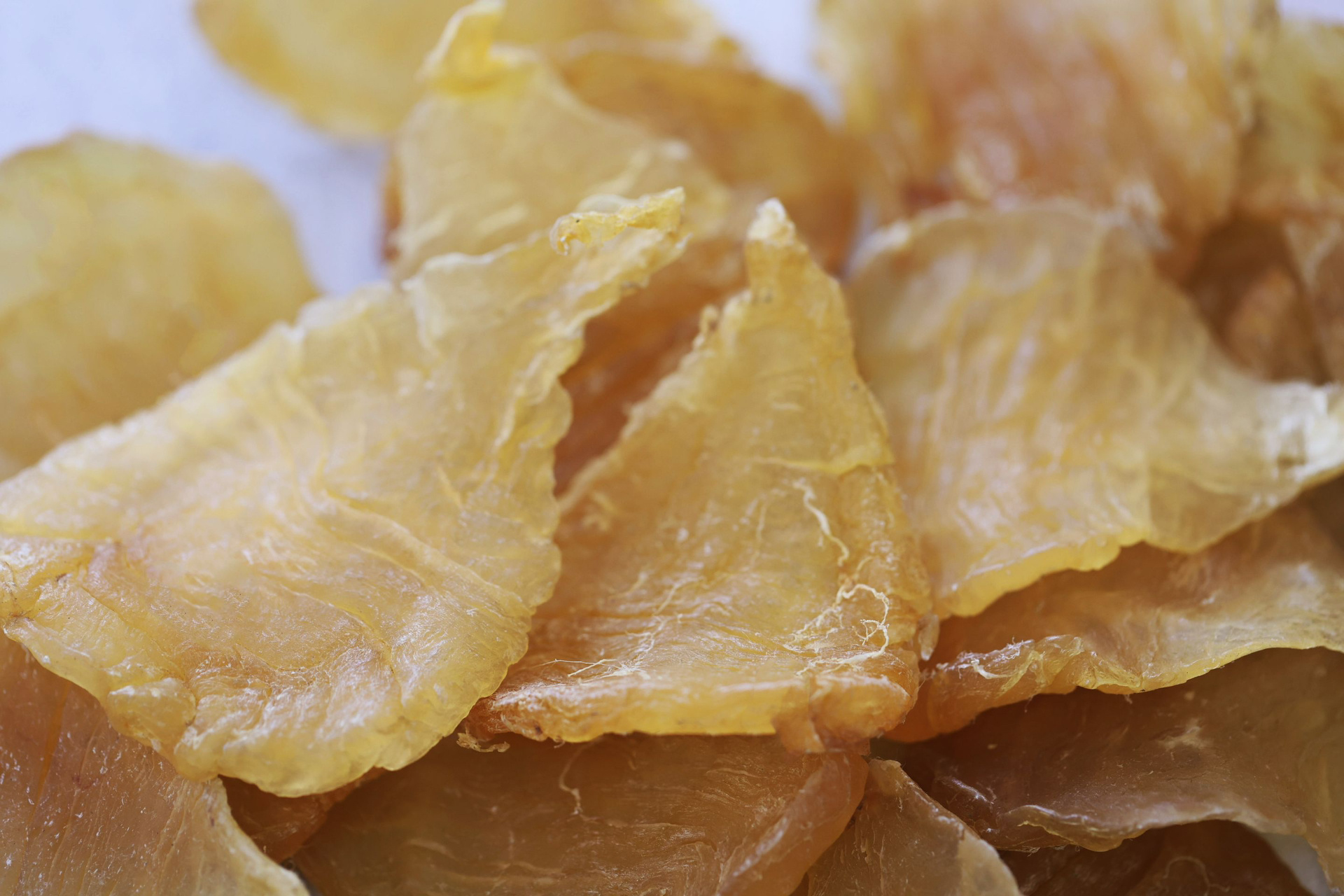 双芽鱼胶,又叫安南鱼胶 双芽鱼胶,胶质丰富,口感爽滑,炖后清澈,口感好