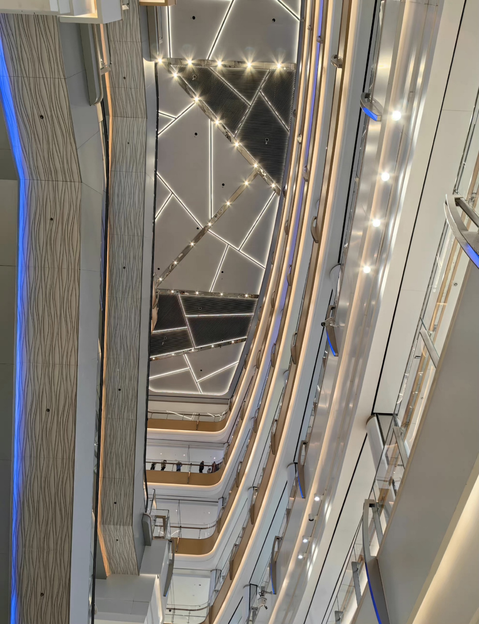 带你看武商梦时代广场 梦时代攻略 99详细地址:武汉市武昌区武珞路