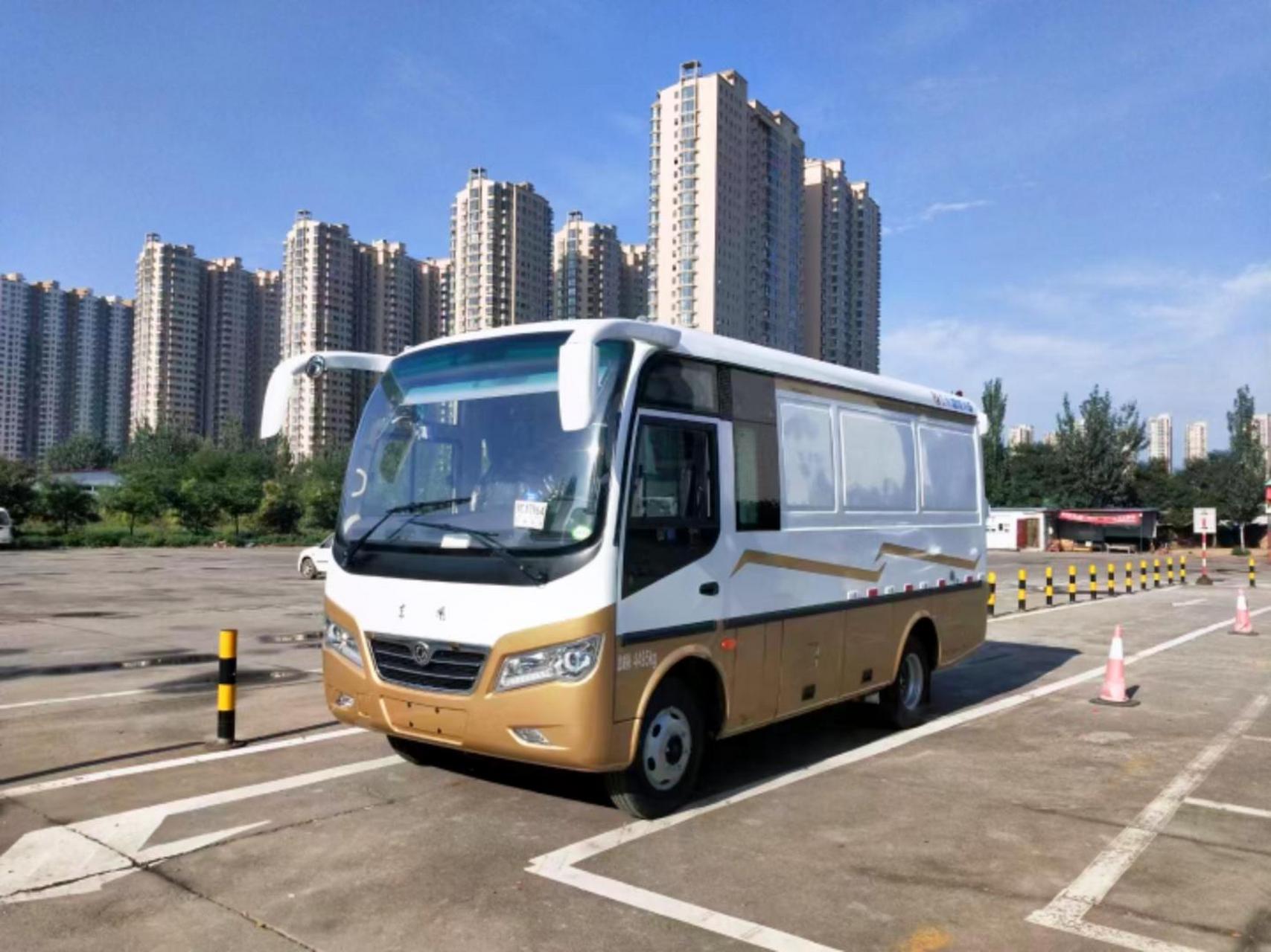 东风超龙中巴货车太原店轻型重型封闭式货车.