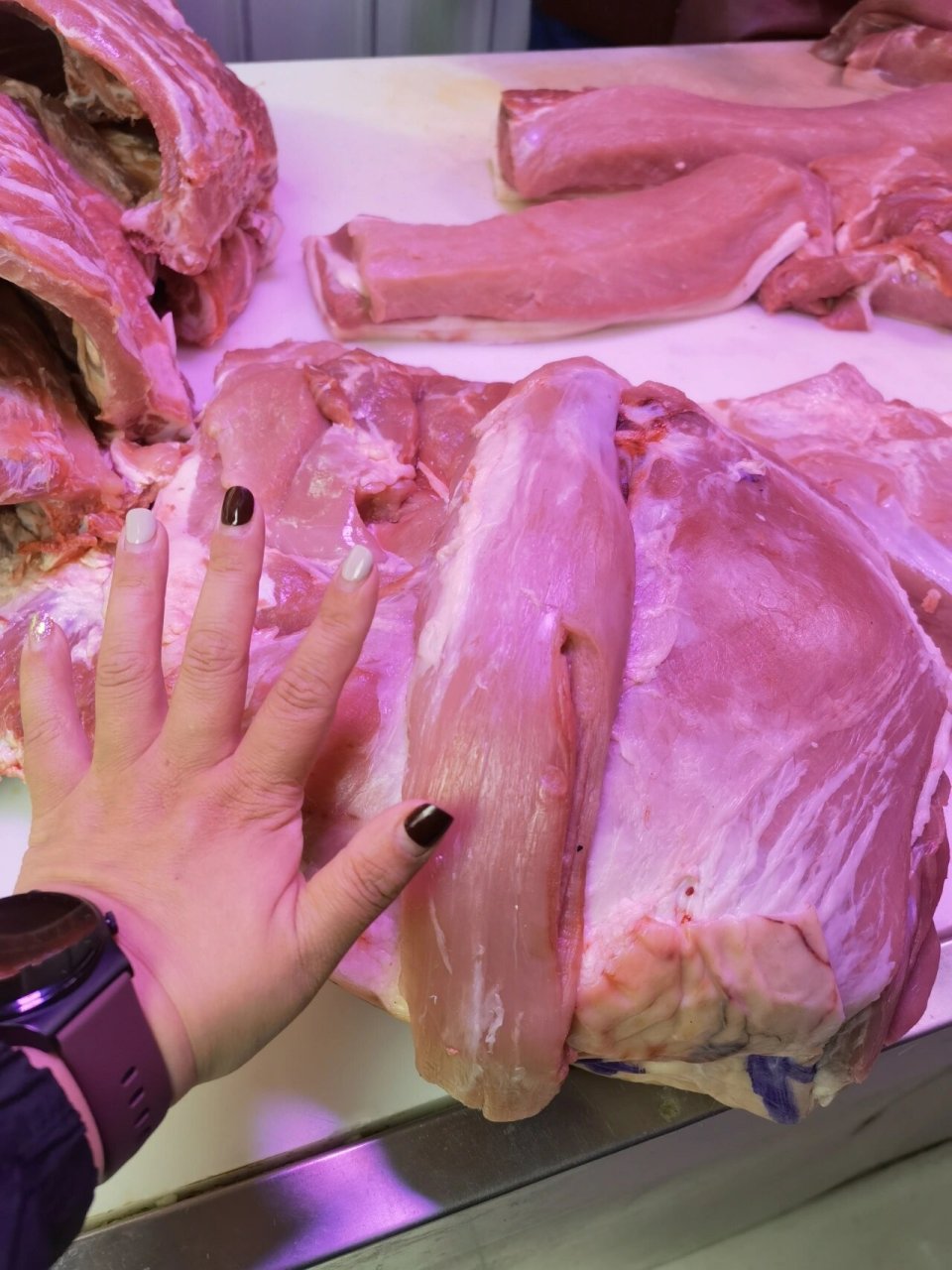 30斤肉啊 今天一早跑到菜市场特意看了一下30斤肉是多大一坨 真的好