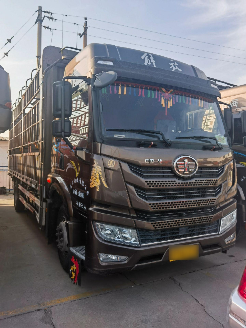 出售21年3月  解放(龙vh～240马力)6米8高栏车,全车原版原漆,赎马大箱