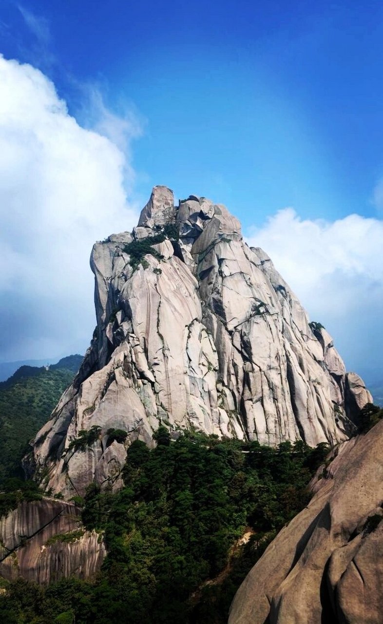 地址:天柱山风景区位于安徽省安庆市潜山市天柱山镇 	 开放时间: 7