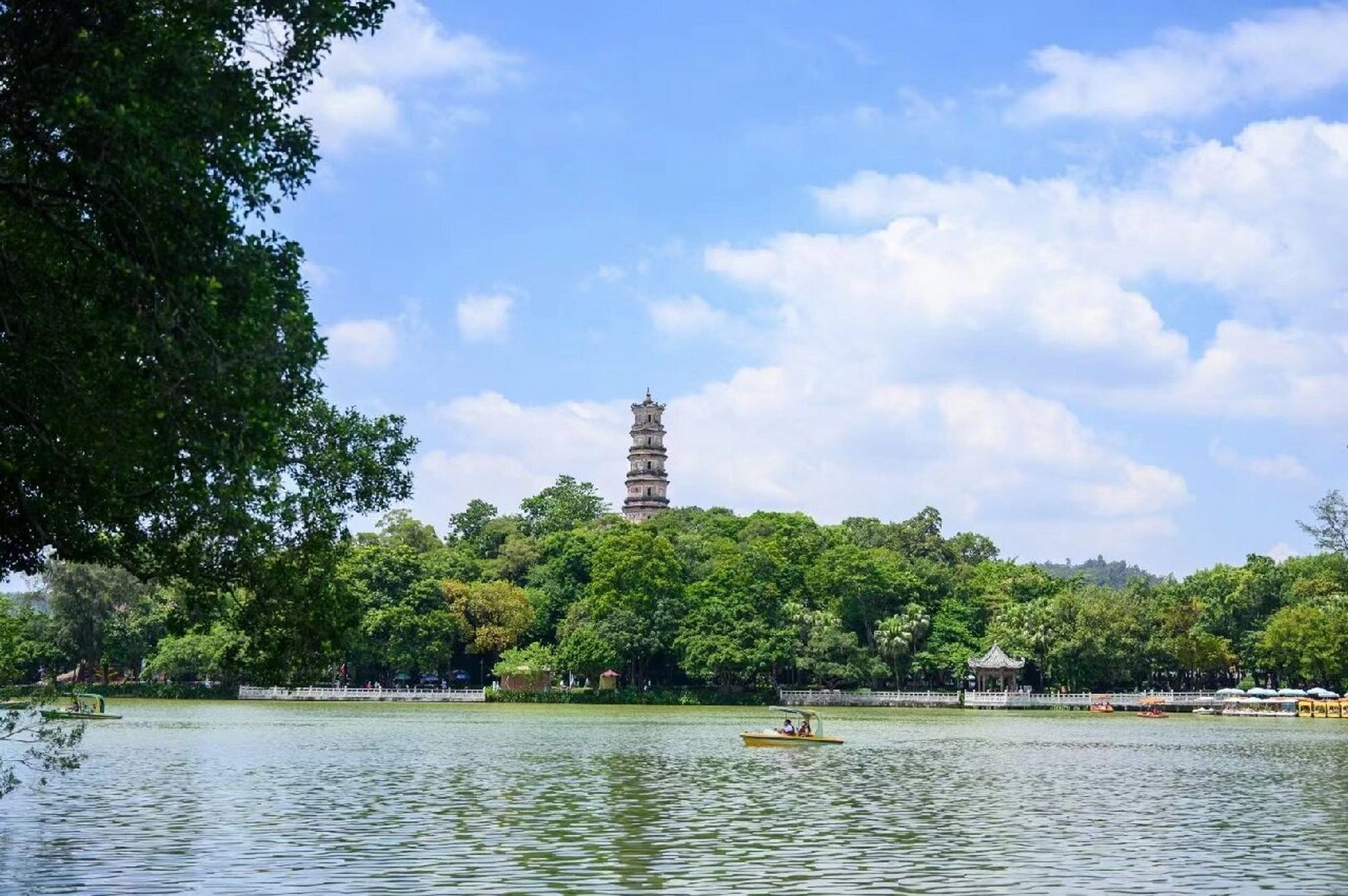 惠州红花湖骑行,游览西湖 惠州红花湖,环湖18公里骑行绿道,基本没有上